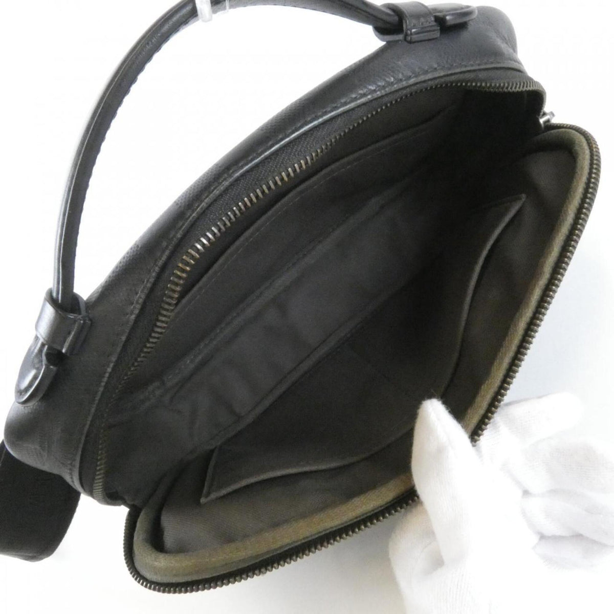Louis Vuitton Black Leather Shoulder Bag (Pre-Owned)