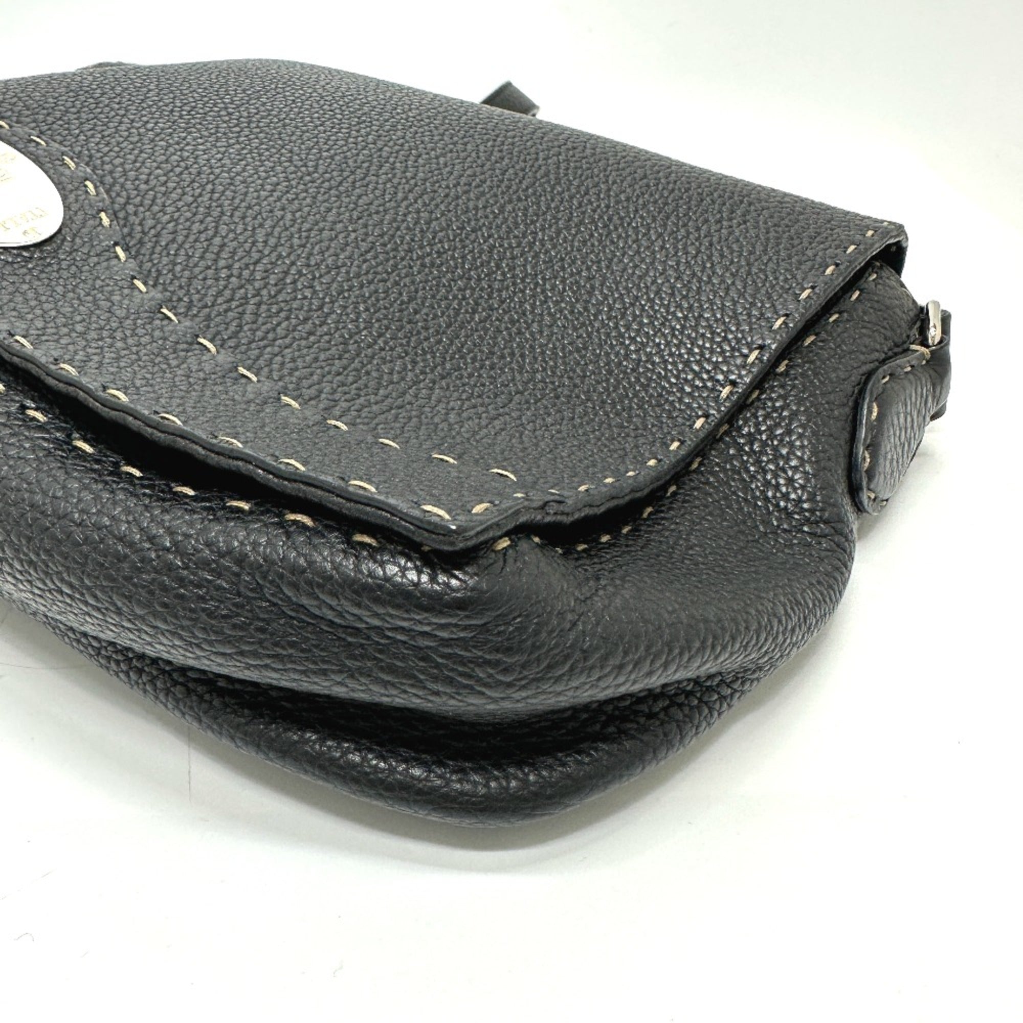 Fendi Black Leather Shoulder Bag (Pre-Owned)