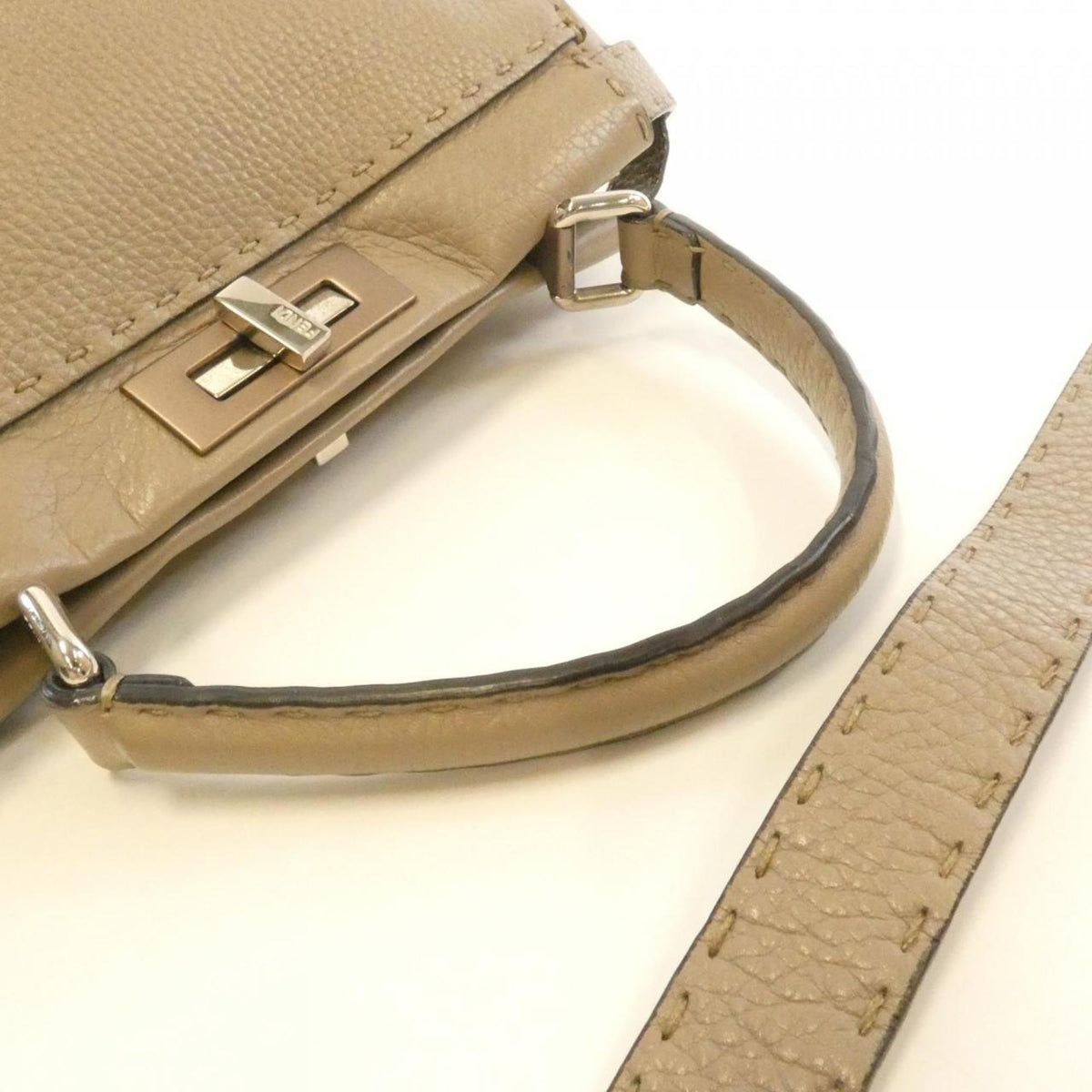 Fendi Beige Leather Handbag (Pre-Owned)
