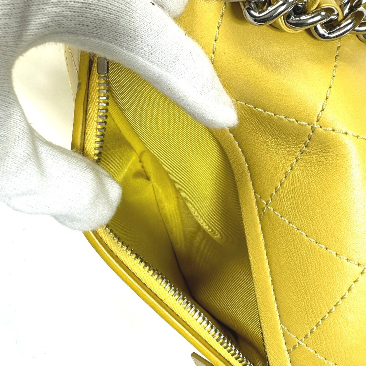 Chanel Yellow Leather Shoulder Bag (Pre-Owned)