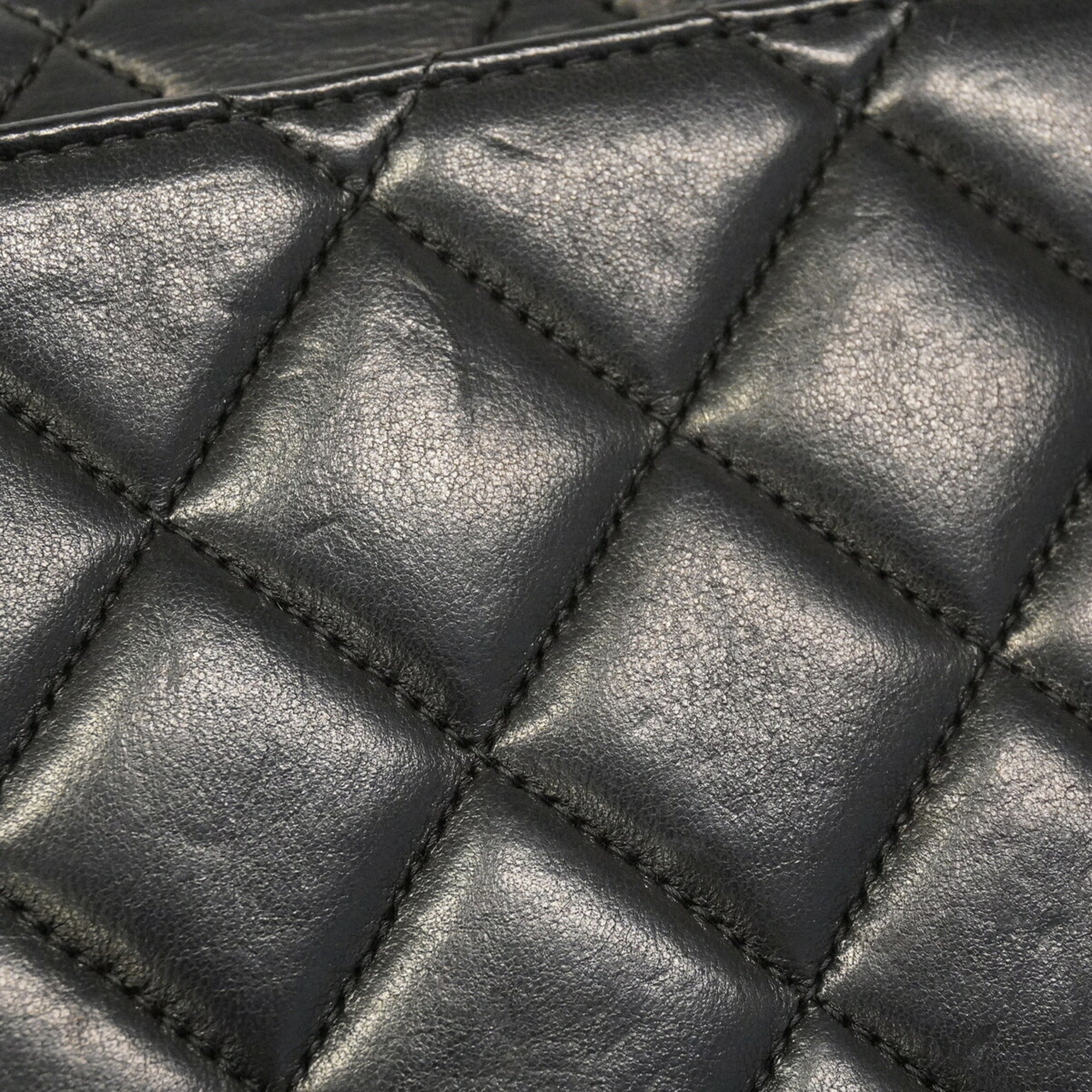 Chanel Black Leather Shoulder Bag (Pre-Owned)