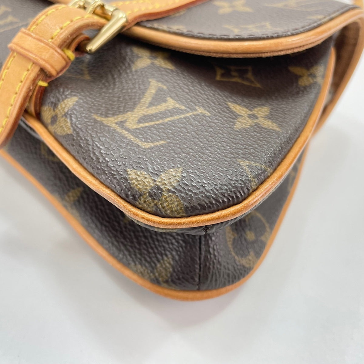 Louis Vuitton Brown Shoulder Bag (Pre-Owned)