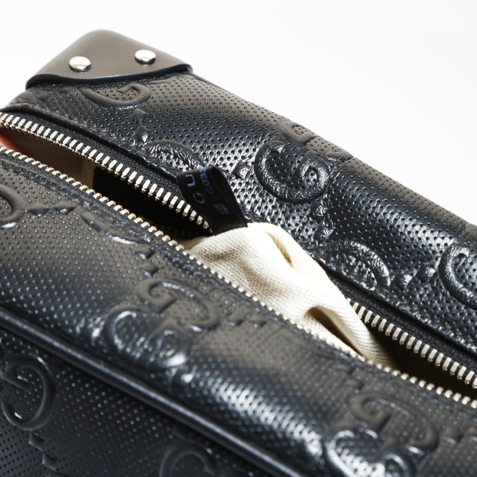 Gucci Black Embossed Shoulder Bag (Pre-Owned)