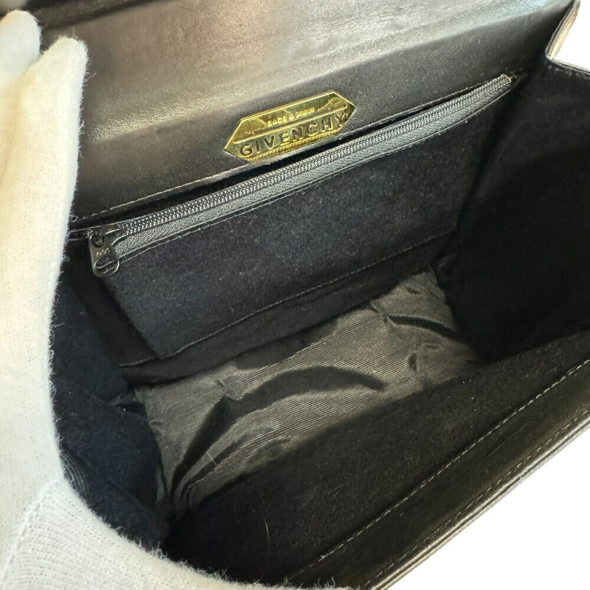 Givenchy Black Leather Handbag (Pre-Owned)