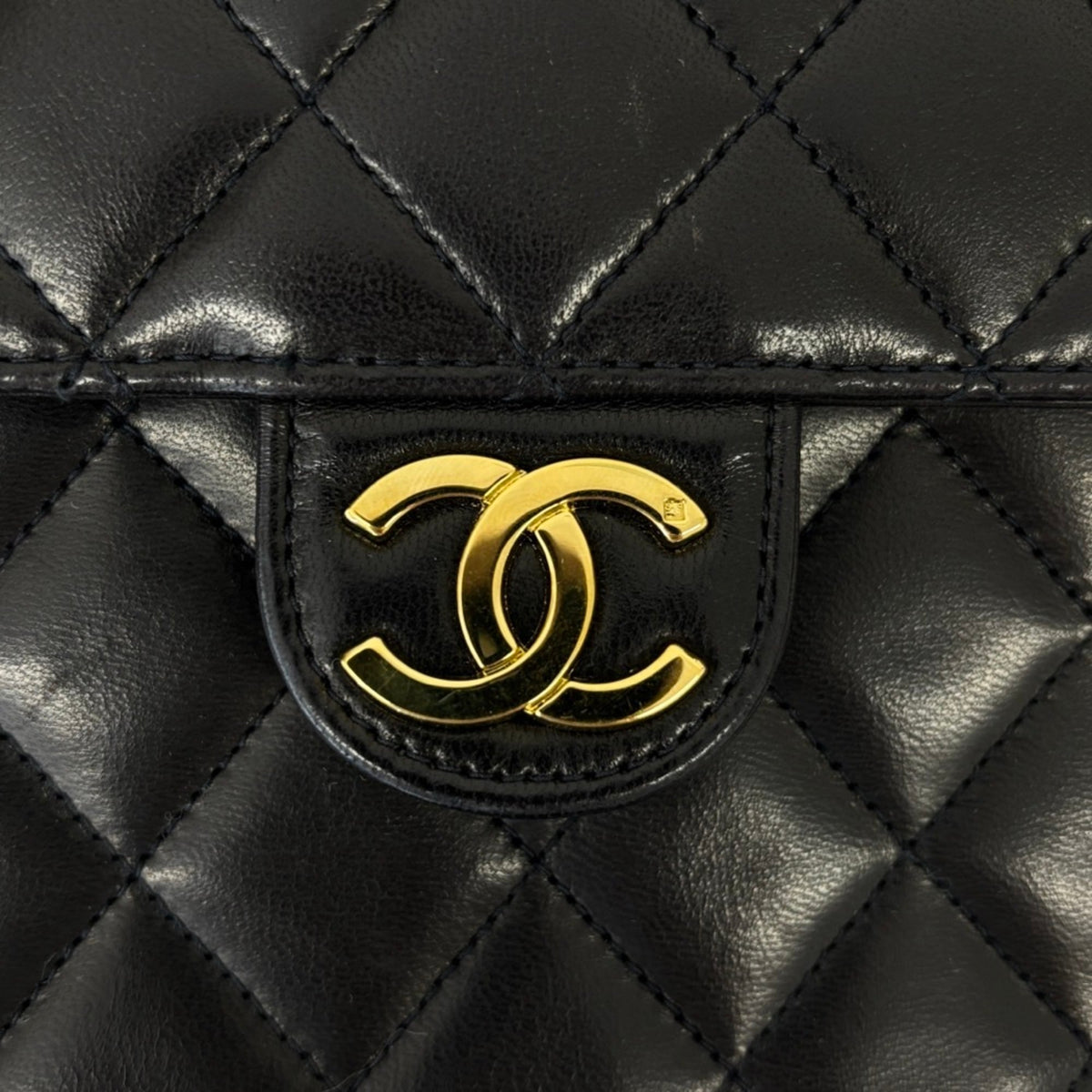 Chanel Black Shoulder Bag (Pre-Owned)