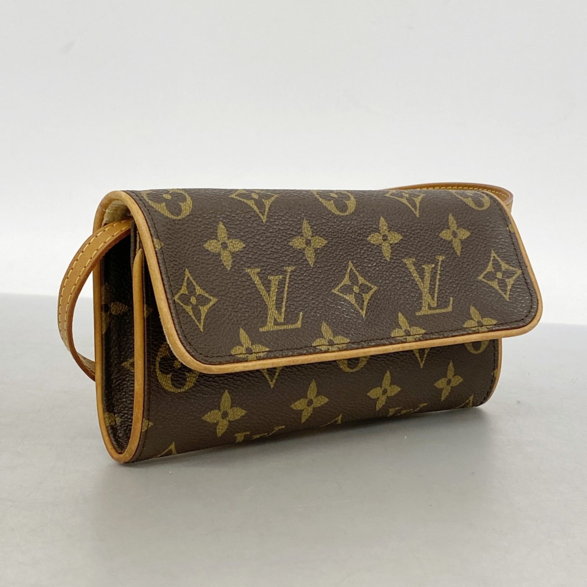 Louis Vuitton Brown Shoulder Bag (Pre-Owned)
