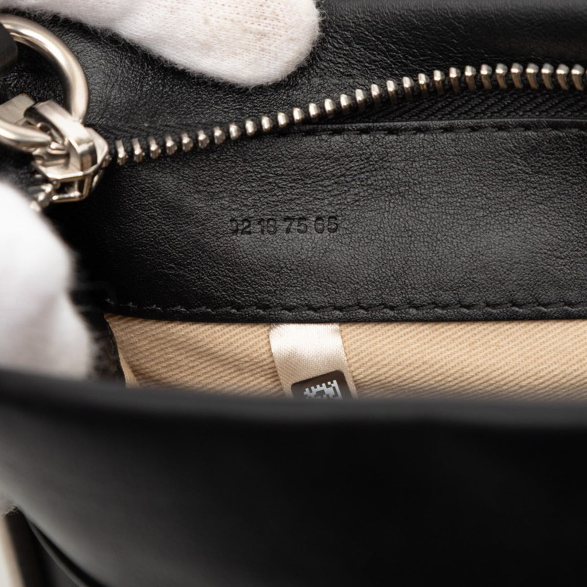 Chloé Black Leather Metal Handbag Shoulder Bag (Pre-Owned)