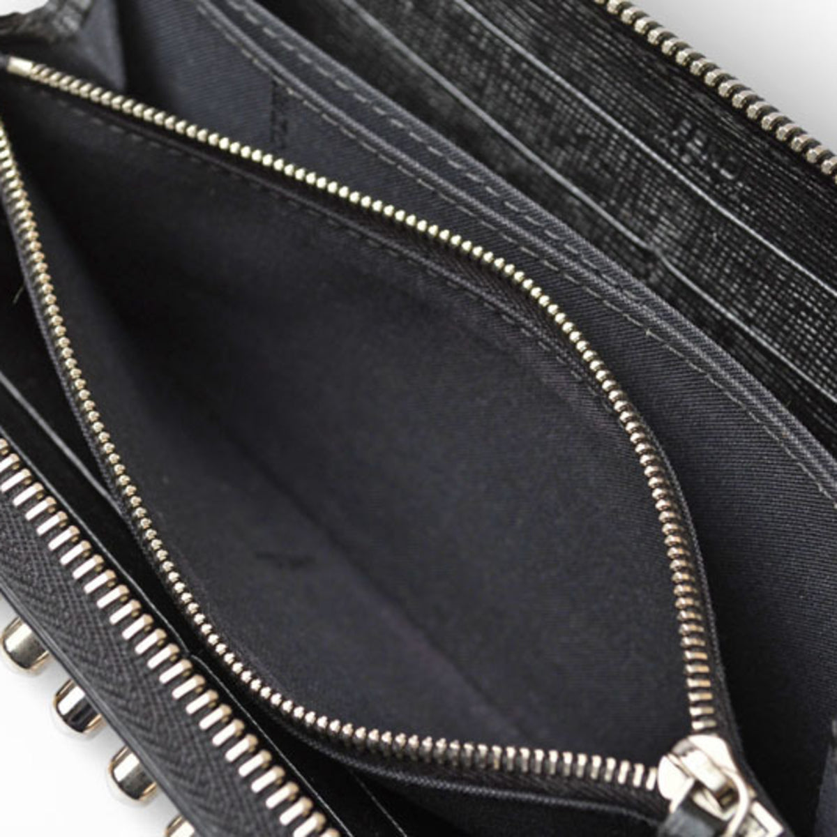 Fendi Black Leather Long Wallet (Bi-Fold) (Pre-Owned)
