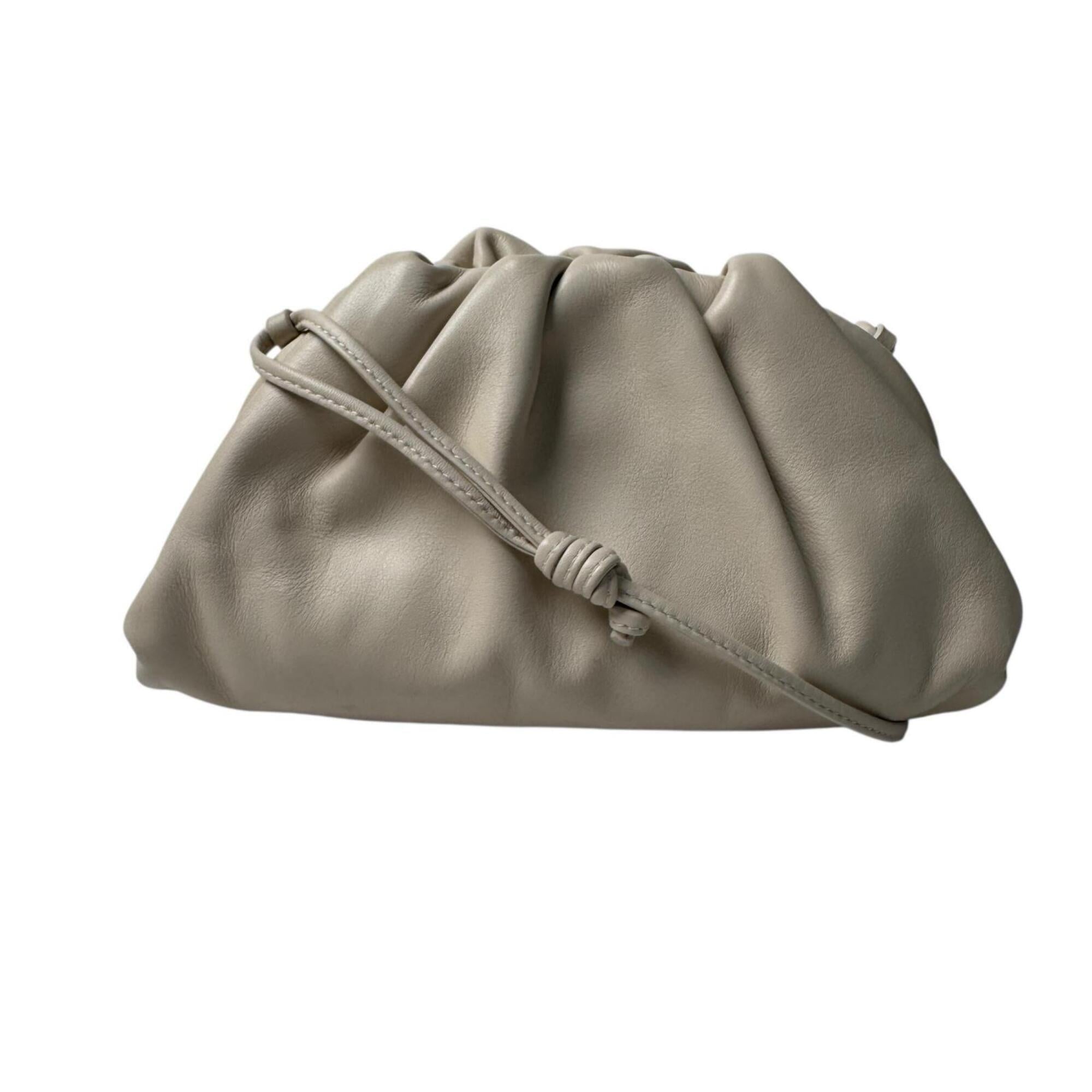 Bottega Veneta Ivory Leather Pouch Shoulder Bag (Pre-Owned)