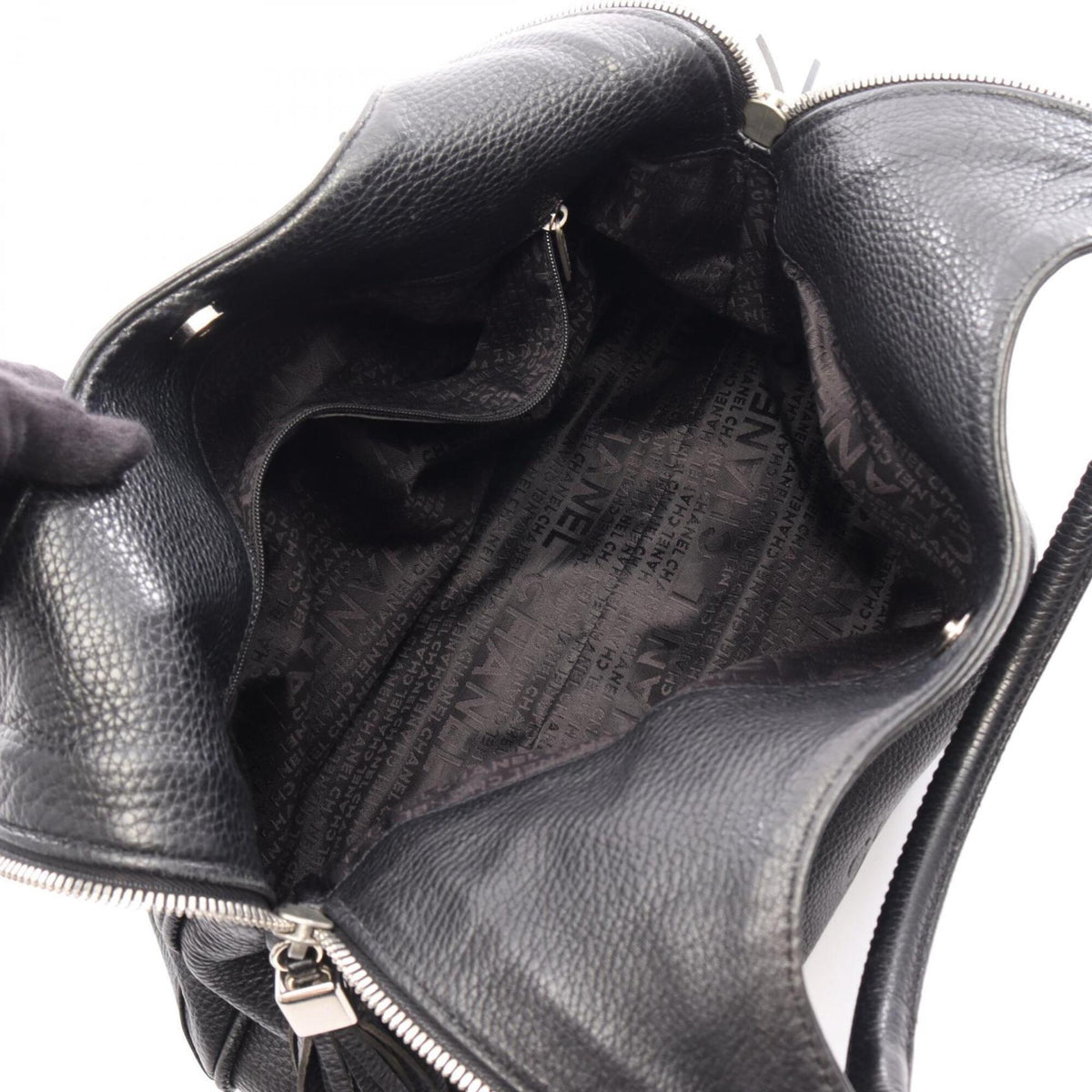 Chanel Black Leather Handbag (Pre-Owned)