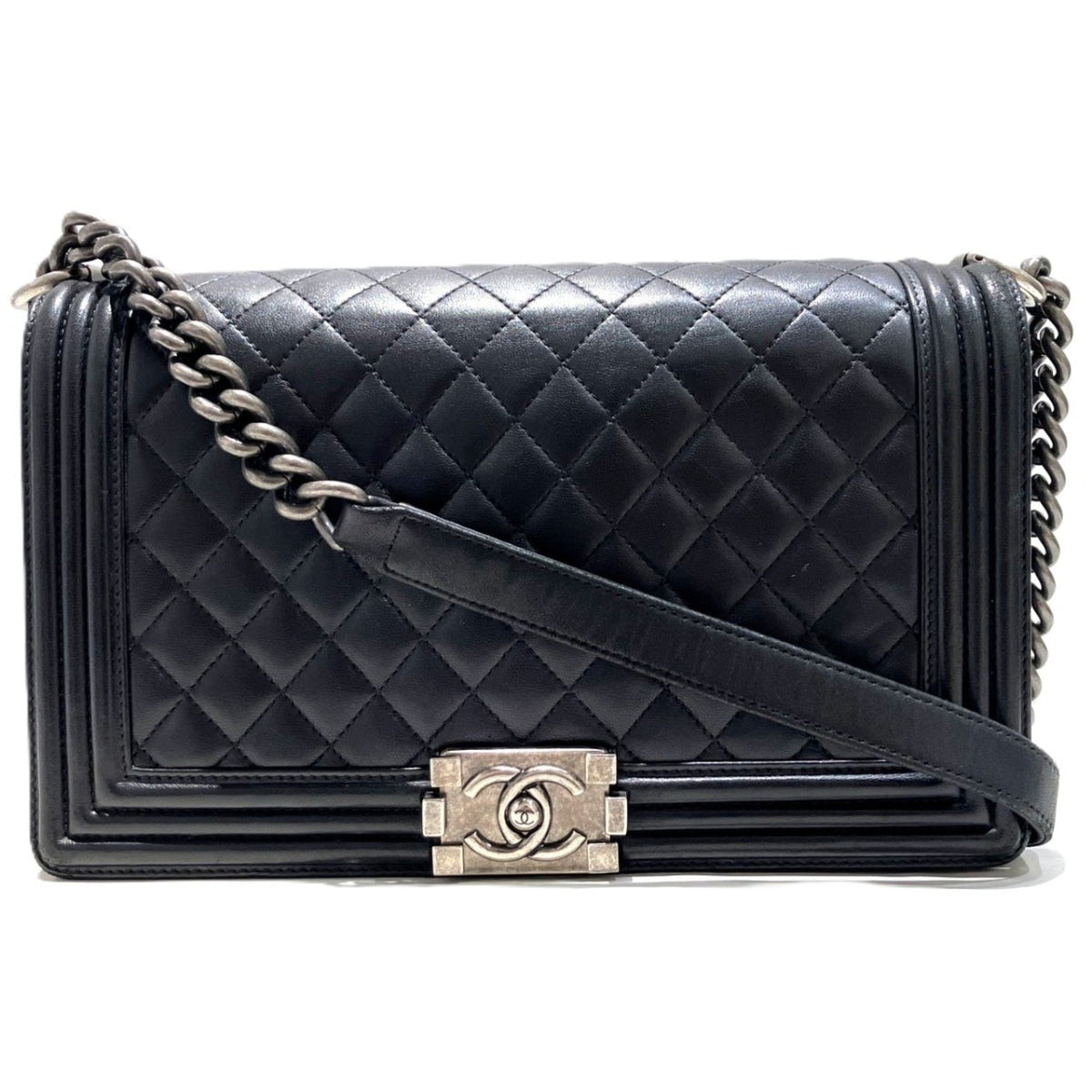 Chanel Black Leather Shoulder Bag (Pre-Owned)