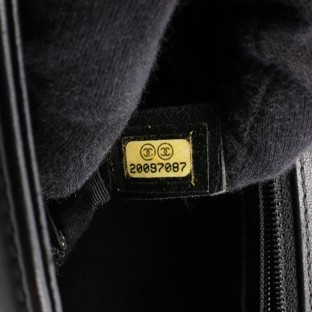 Chanel Black Leather Handbag Shoulder Bag (Pre-Owned)