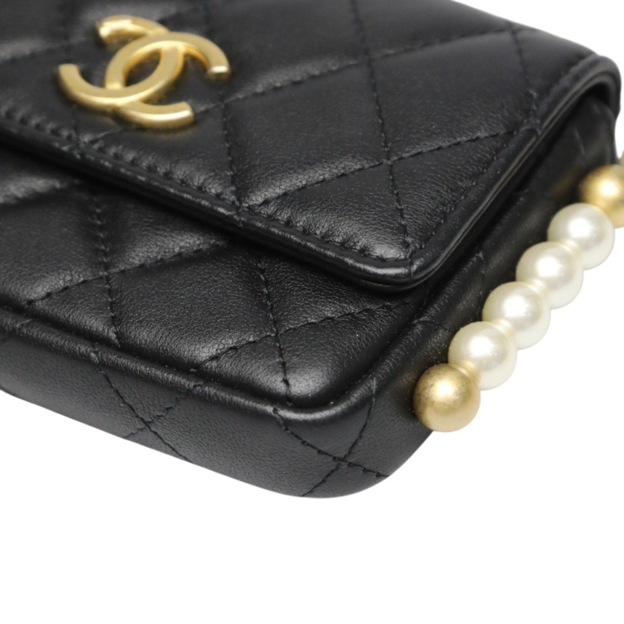 Chanel Matelasse Black Leather Shoulder Bag (Pre-Owned)