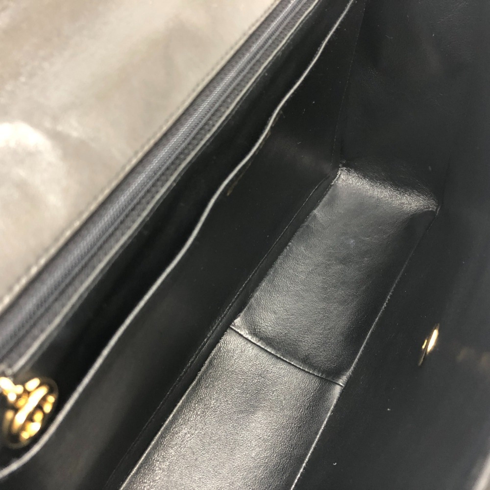 Chanel Black Leather Handbag Shoulder Bag (Pre-Owned)