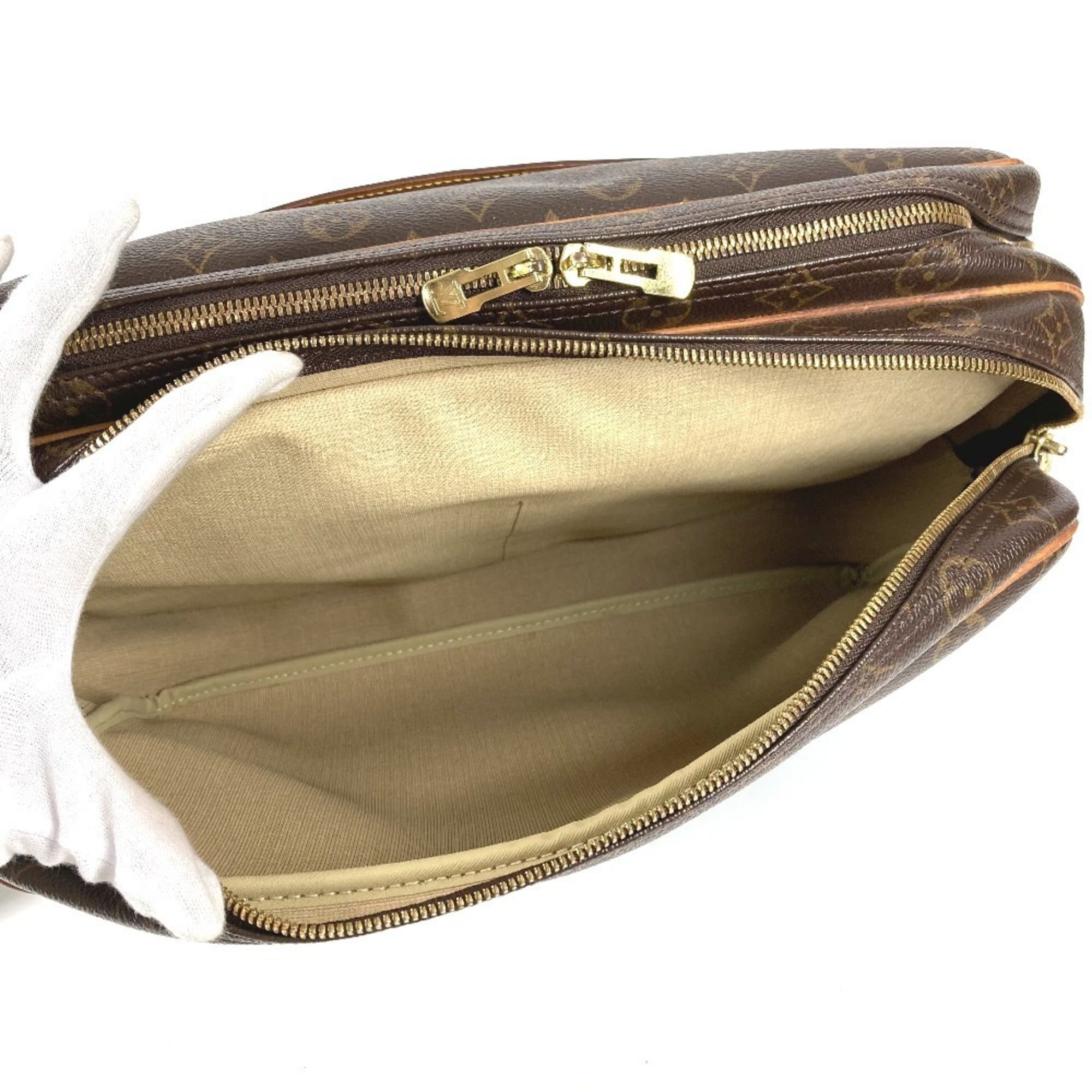Louis Vuitton Brown Monogram Handbag Pochette Shoulder Bag (Pre-Owned)