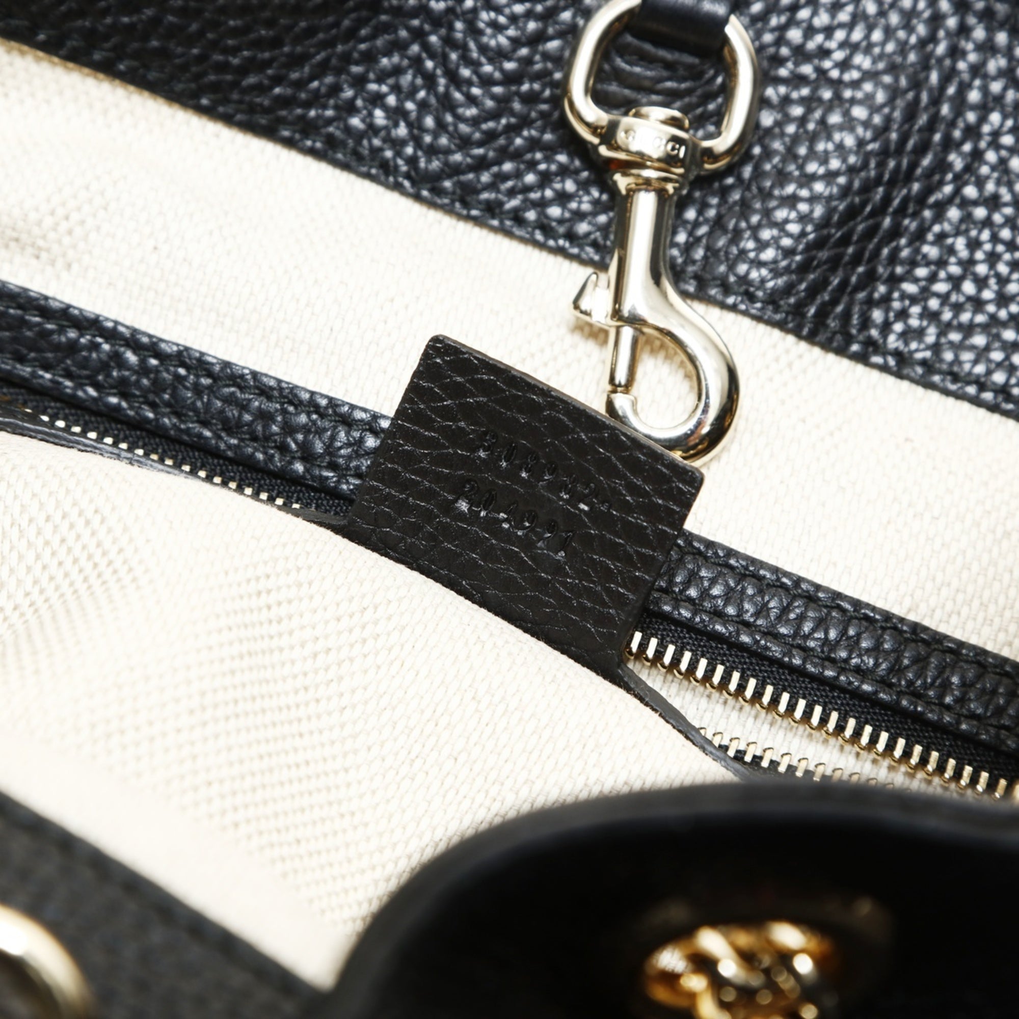 Gucci Soho Black Leather Shoulder Bag (Pre-Owned)