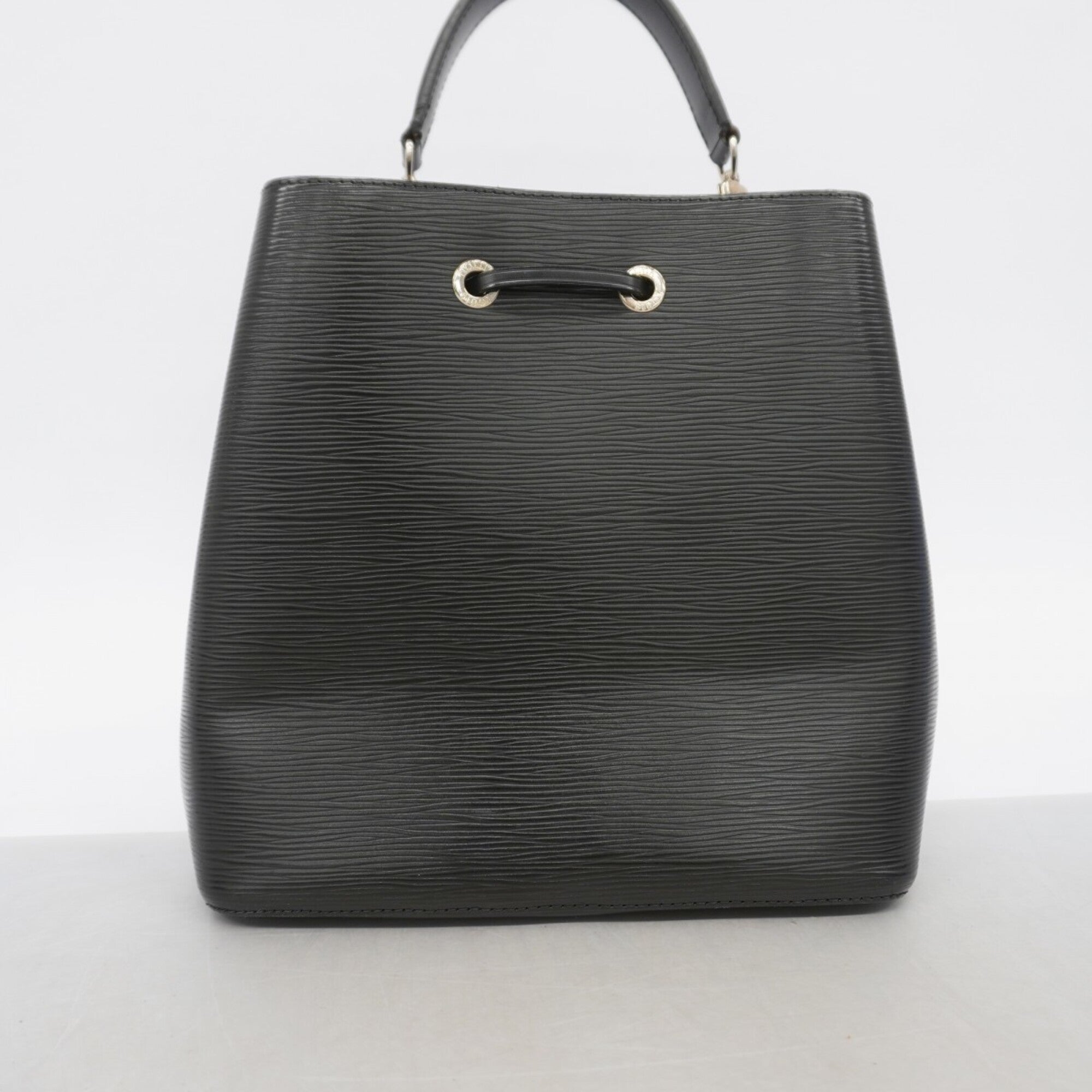 Louis Vuitton Noir Handbag (Pre-Owned)