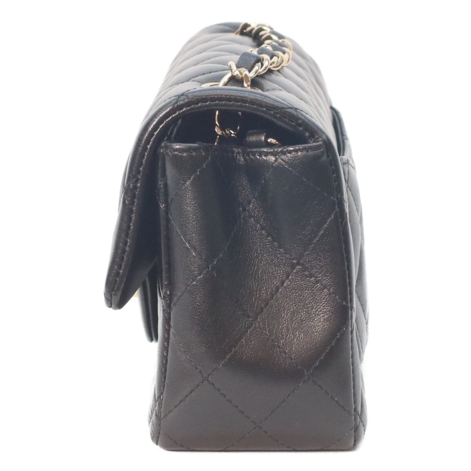 Chanel Black Leather Shoulder Bag (Pre-Owned)