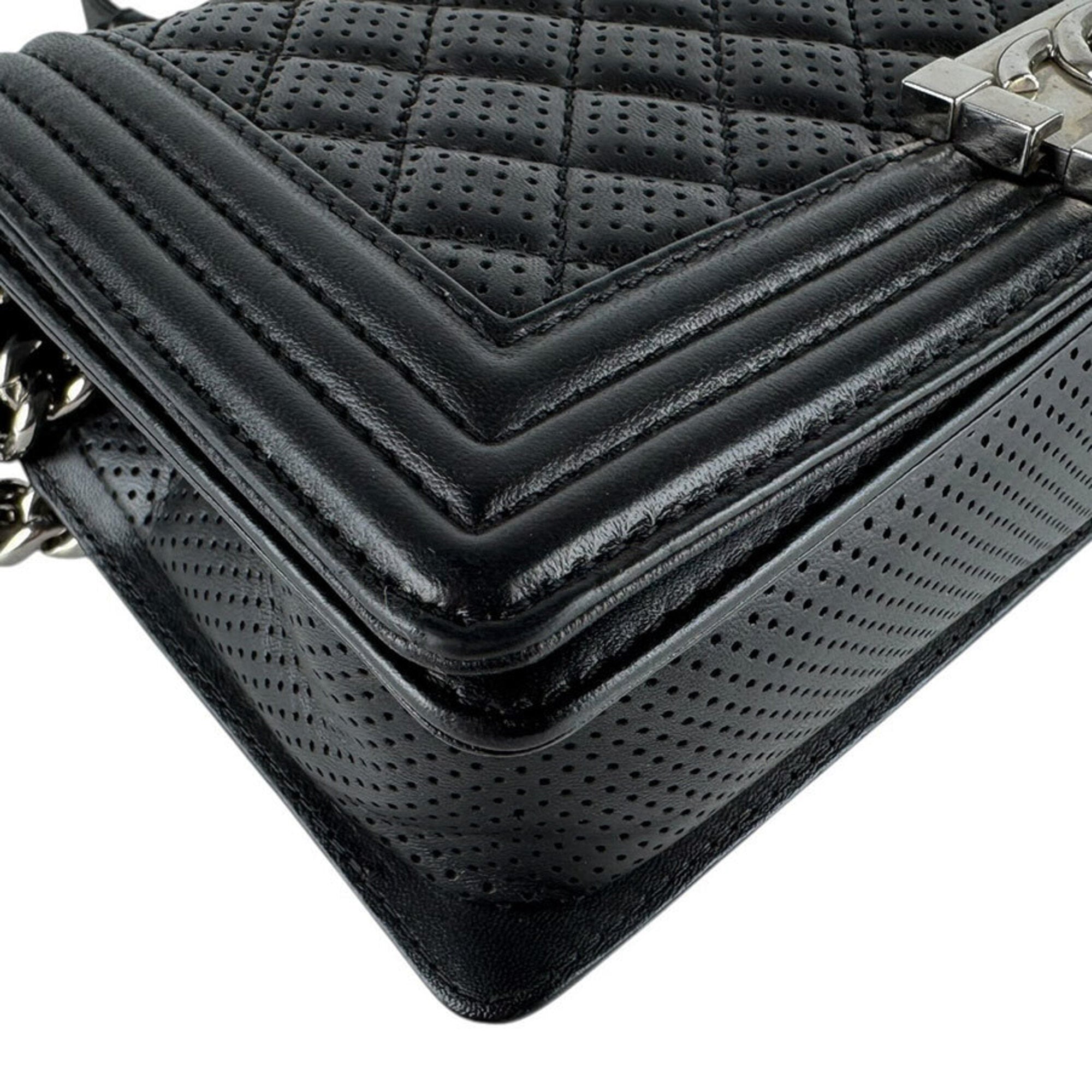 Chanel Black Leather Shoulder Bag (Pre-Owned)