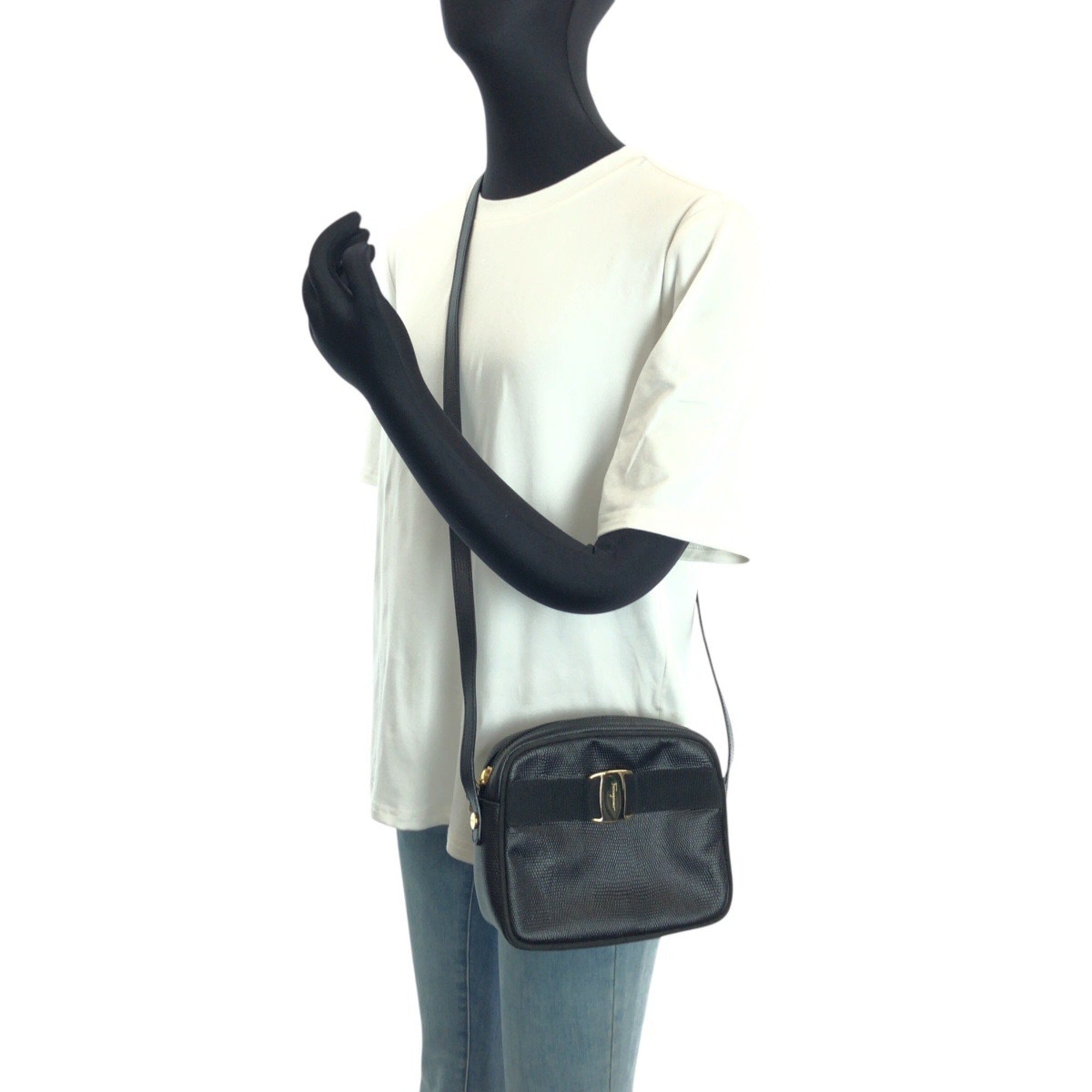 Salvatore Ferragamo Black Leather Pochette Shoulder Bag (Pre-Owned)