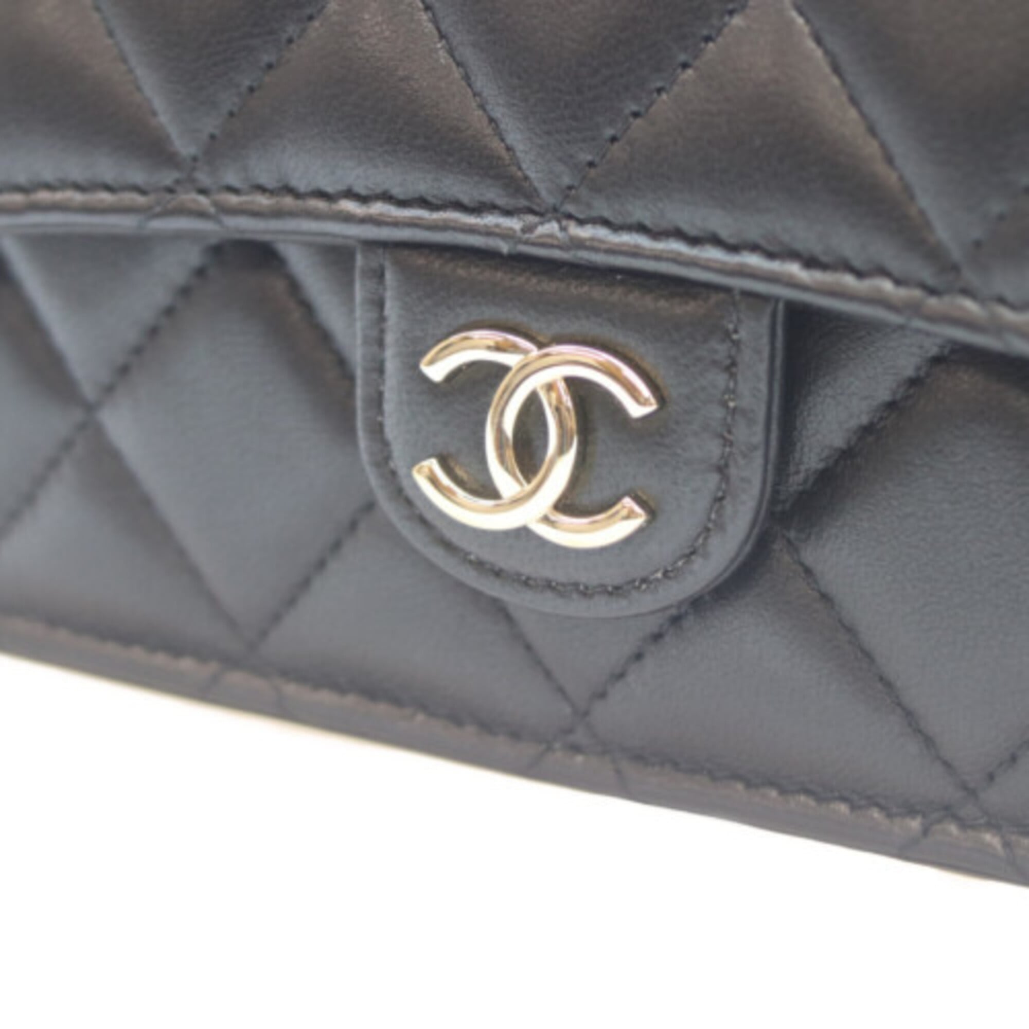 Chanel Black Leather Shoulder Bag (Pre-Owned)