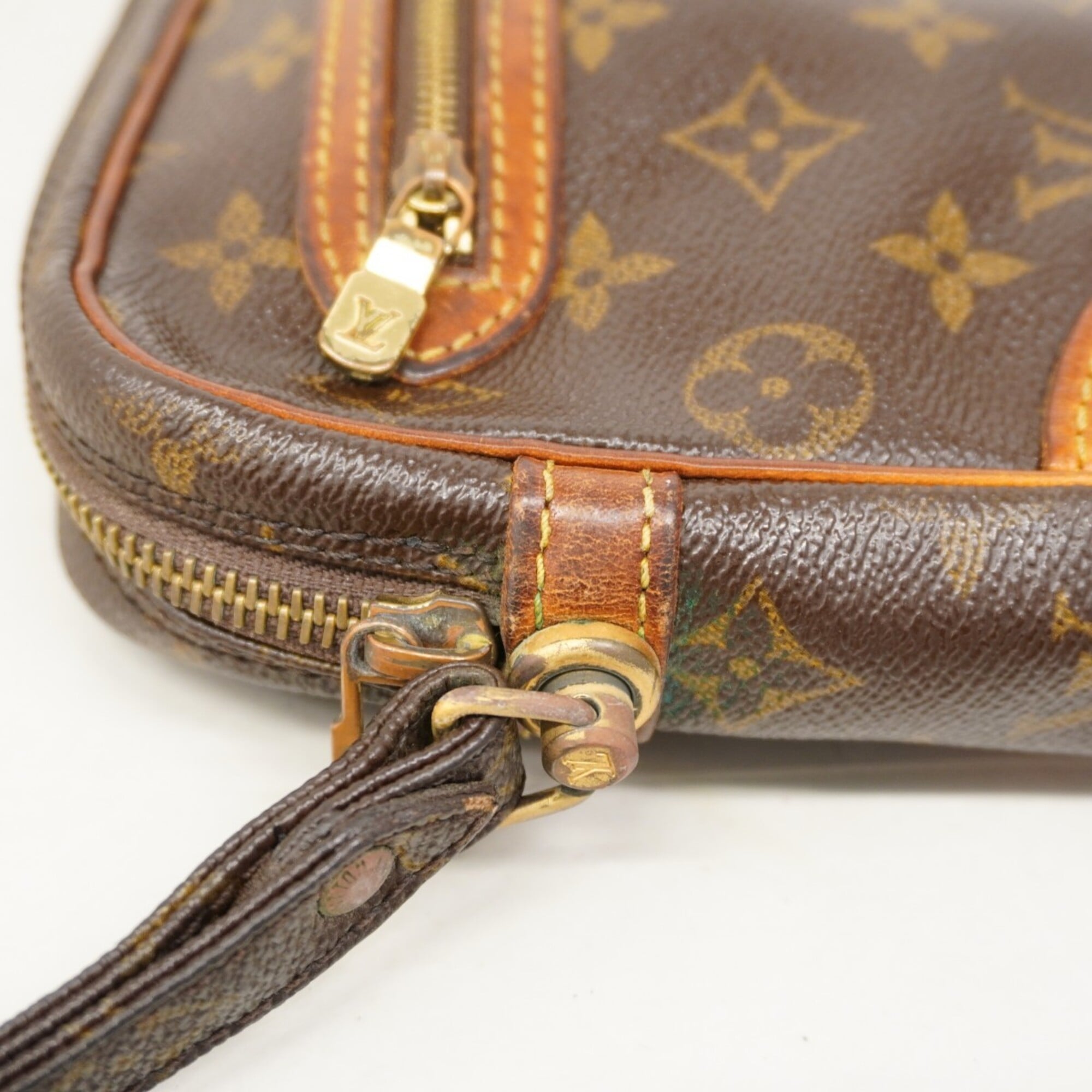 Louis Vuitton Brown Clutch Bag (Pre-Owned)