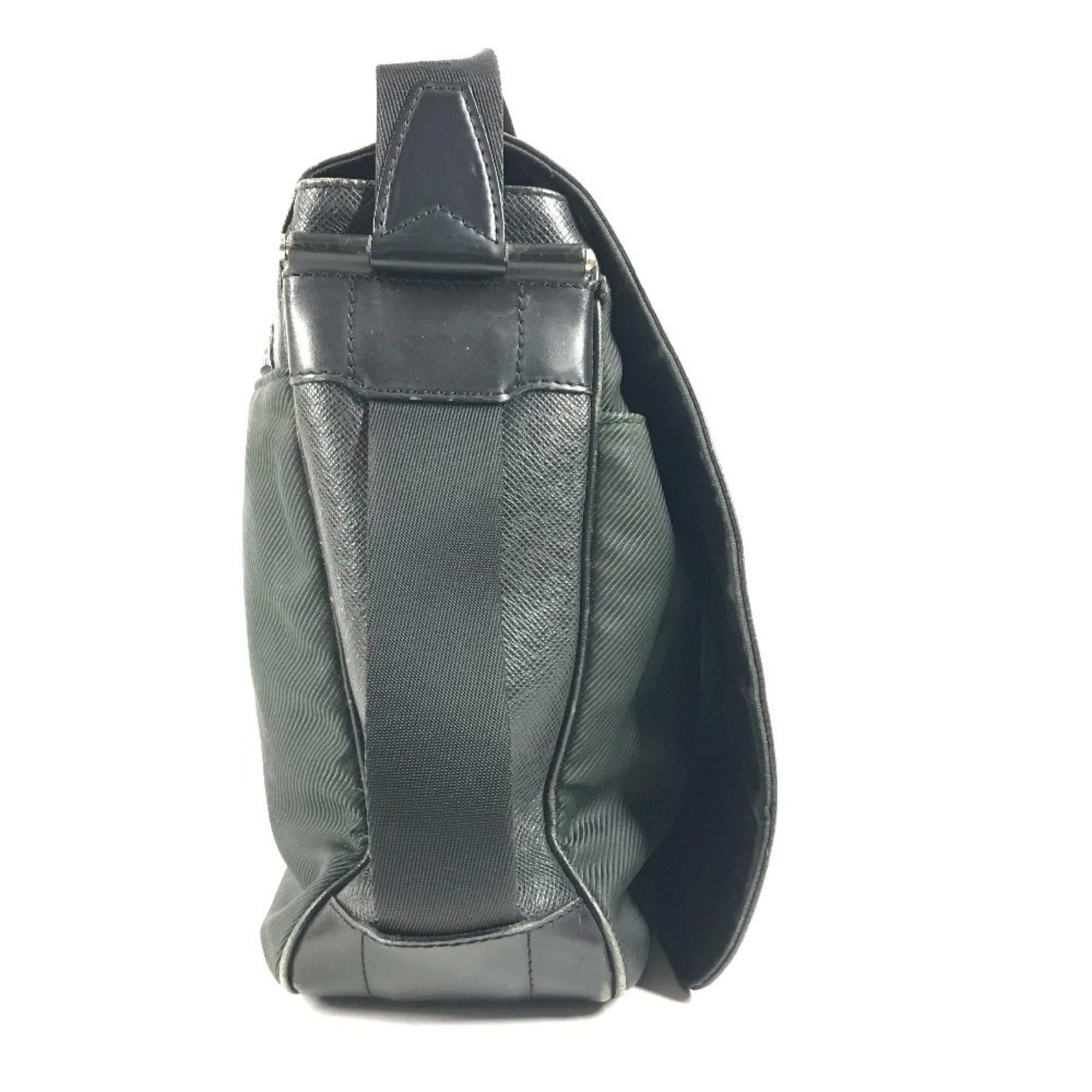 Louis Vuitton Black Noir Taiga Leather Nylon Canvas Leather Messenger Bag Shoulder Bag (Pre-Owned)