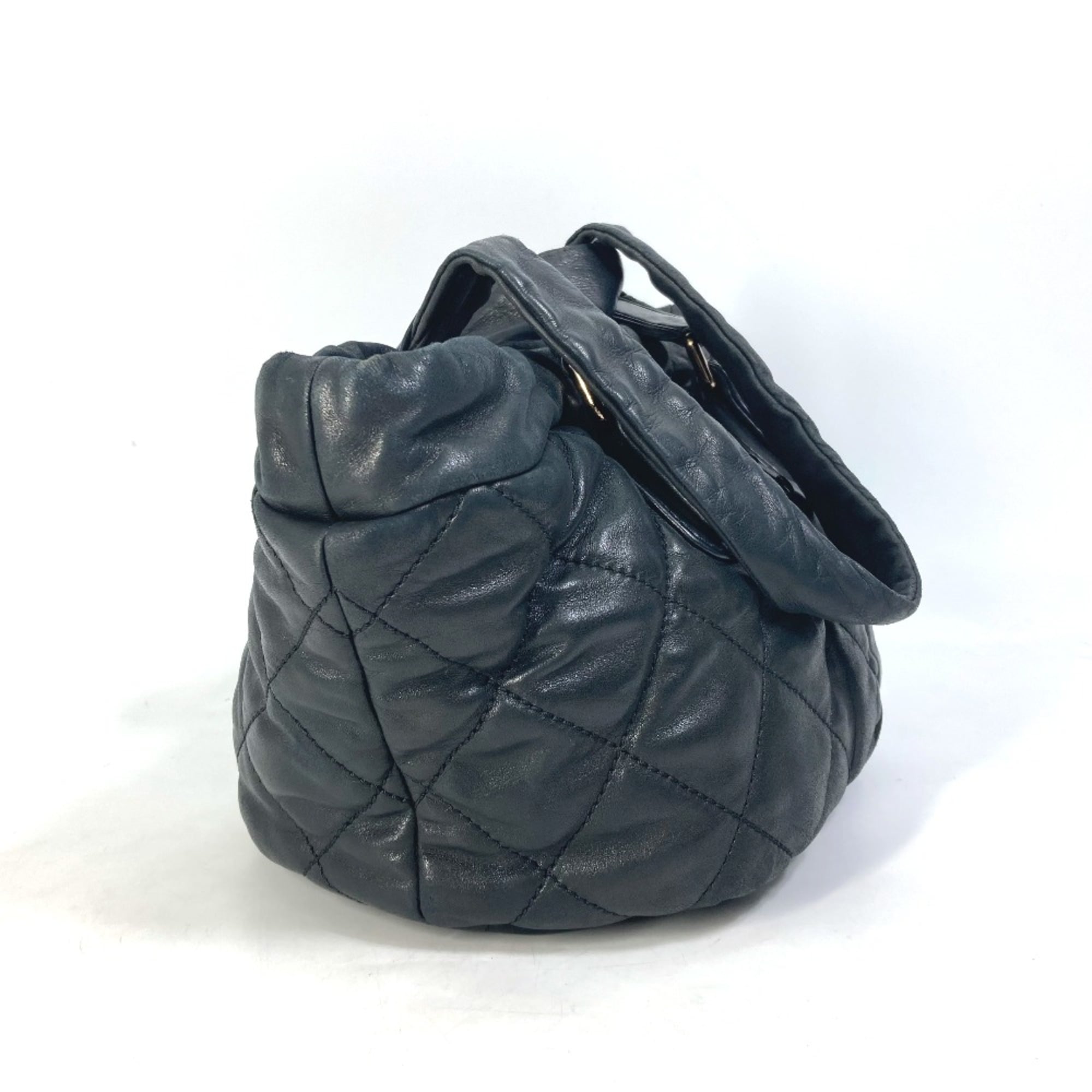 Chanel Black Leather Shoulder Bag (Pre-Owned)