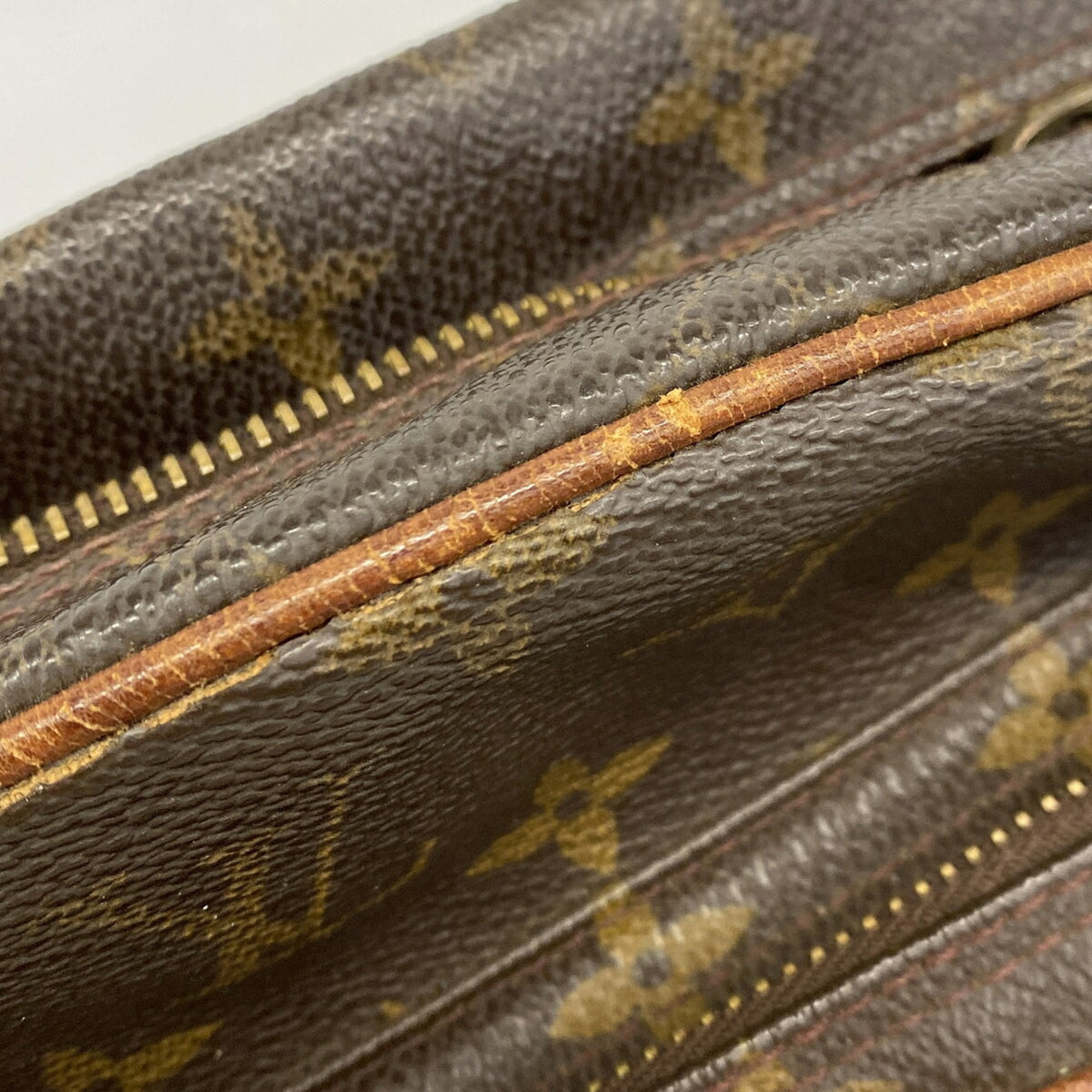 Louis Vuitton Brown Shoulder Bag (Pre-Owned)