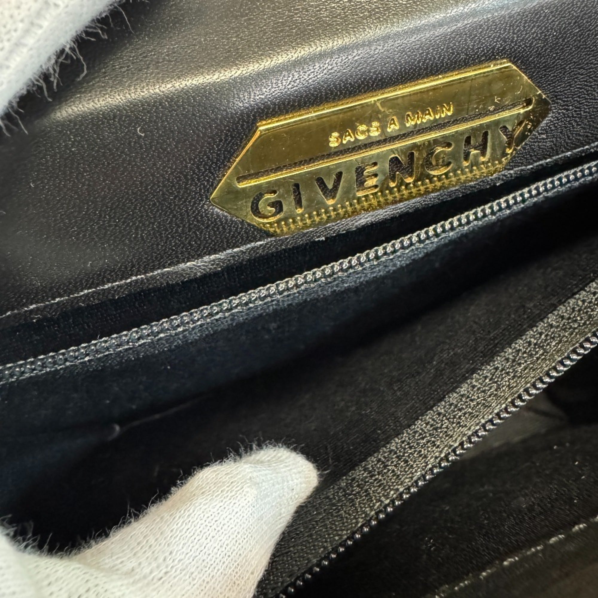 Givenchy Black Leather Handbag (Pre-Owned)
