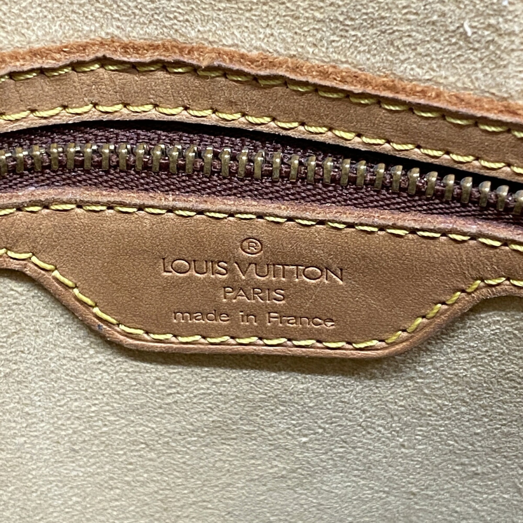 Louis Vuitton Brown Shoulder Bag (Pre-Owned)