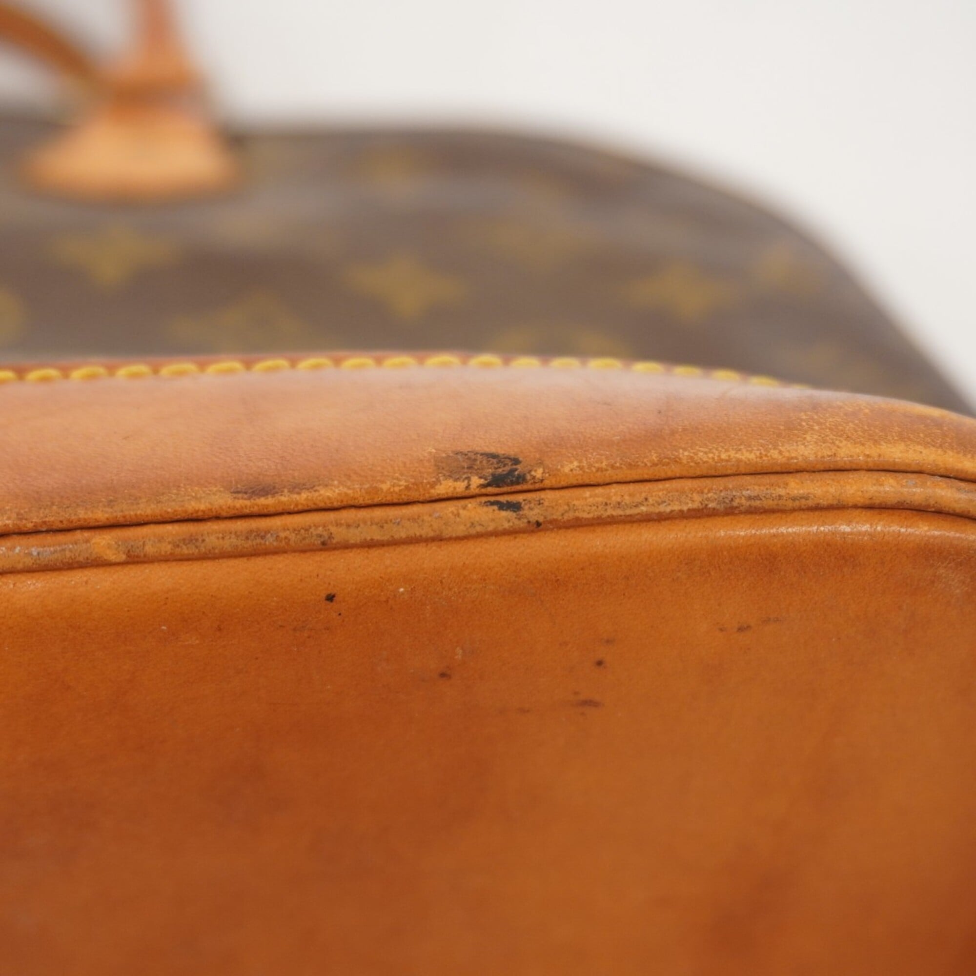 Louis Vuitton Brown Handbag (Pre-Owned)