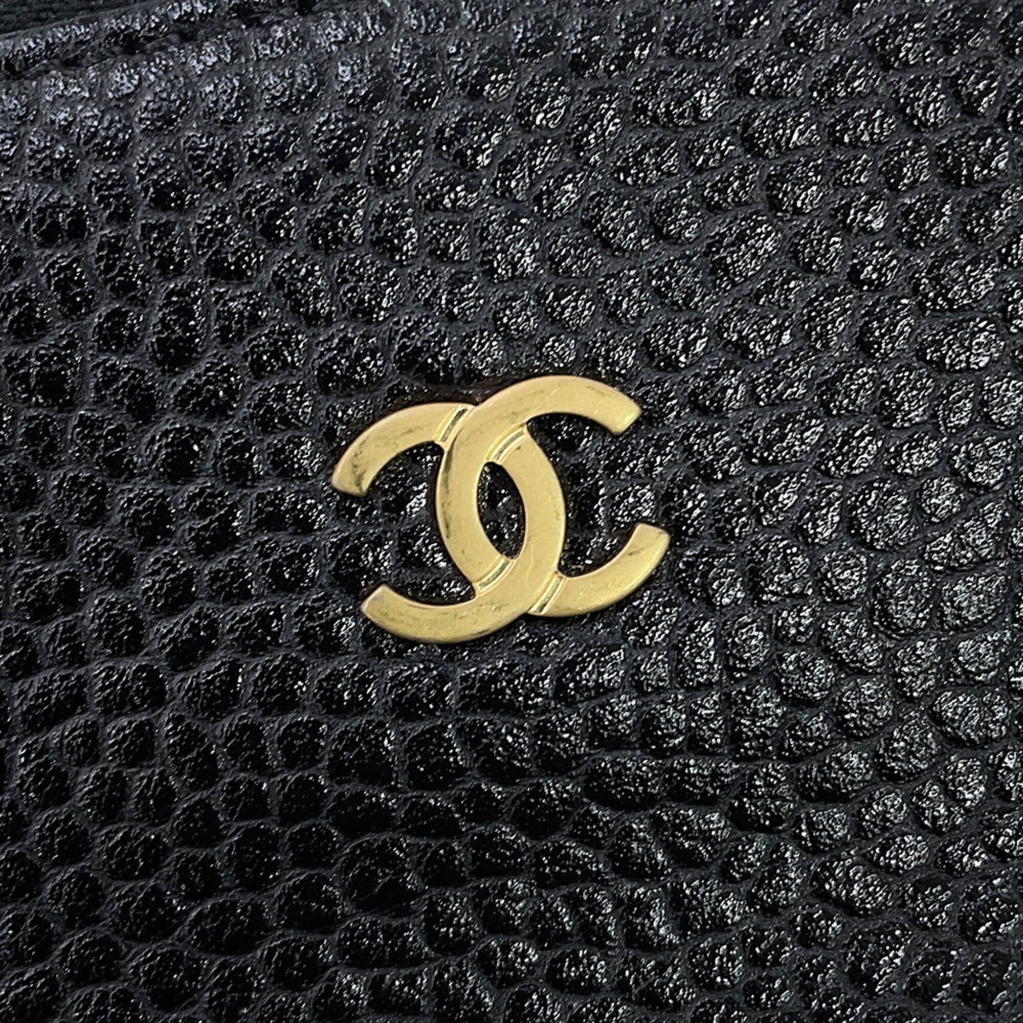 Chanel Matelasse Black Grained Calfskin Handbag (Pre-Owned)