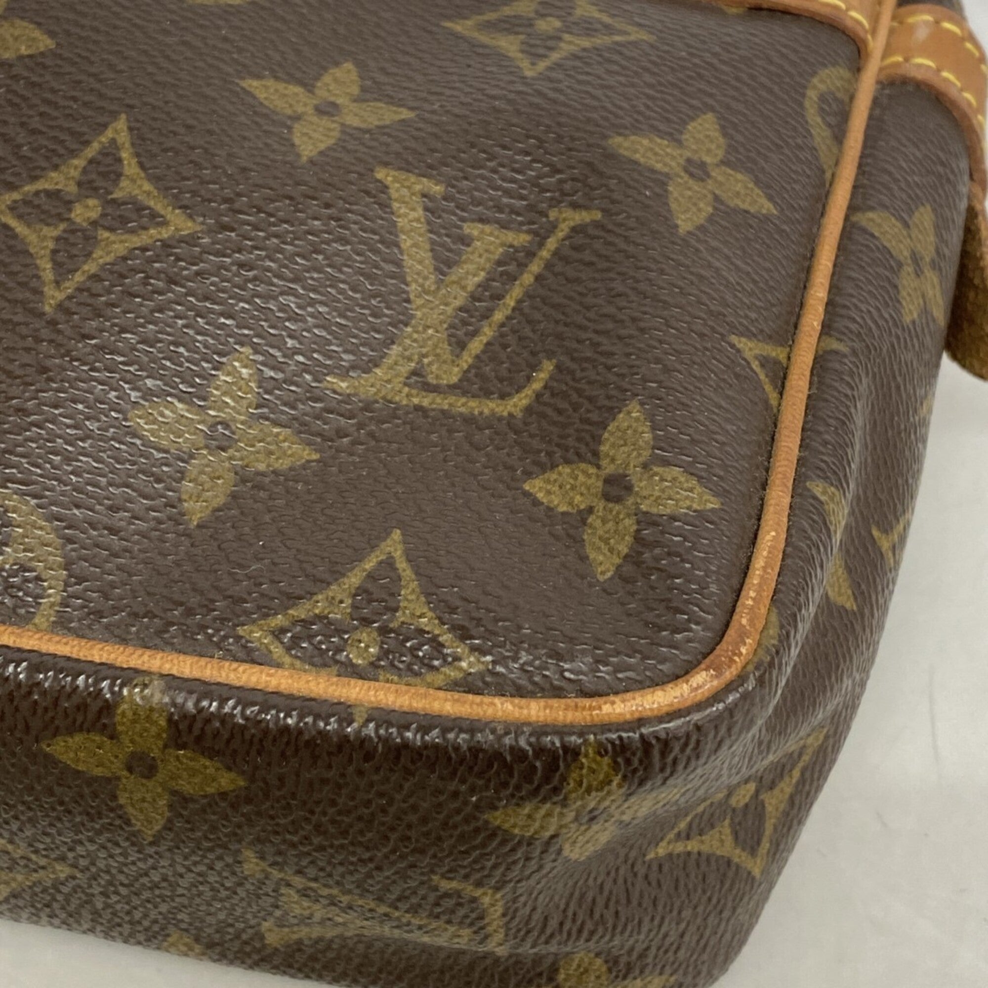 Louis Vuitton Brown Clutch Bag (Pre-Owned)