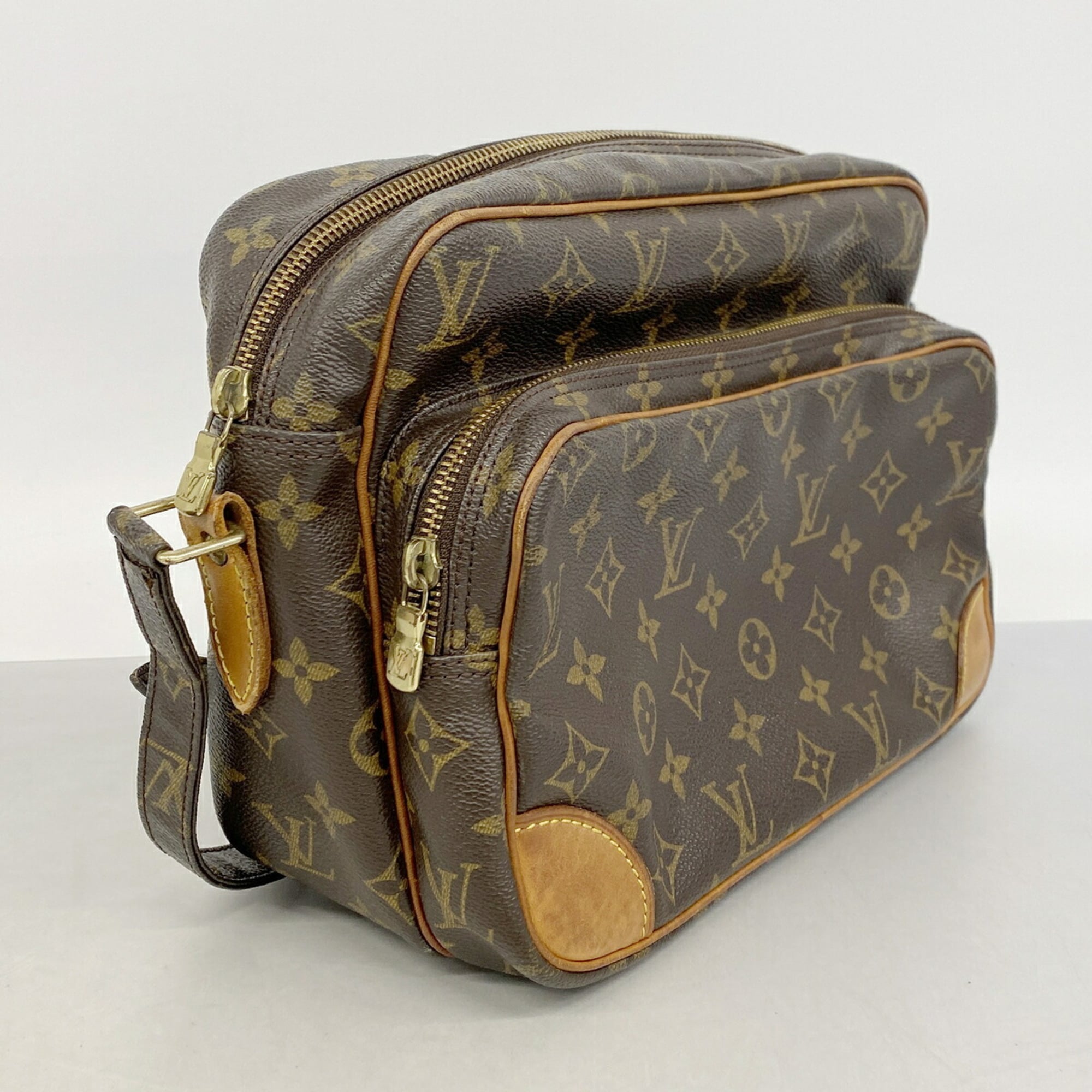 Louis Vuitton Brown Shoulder Bag (Pre-Owned)