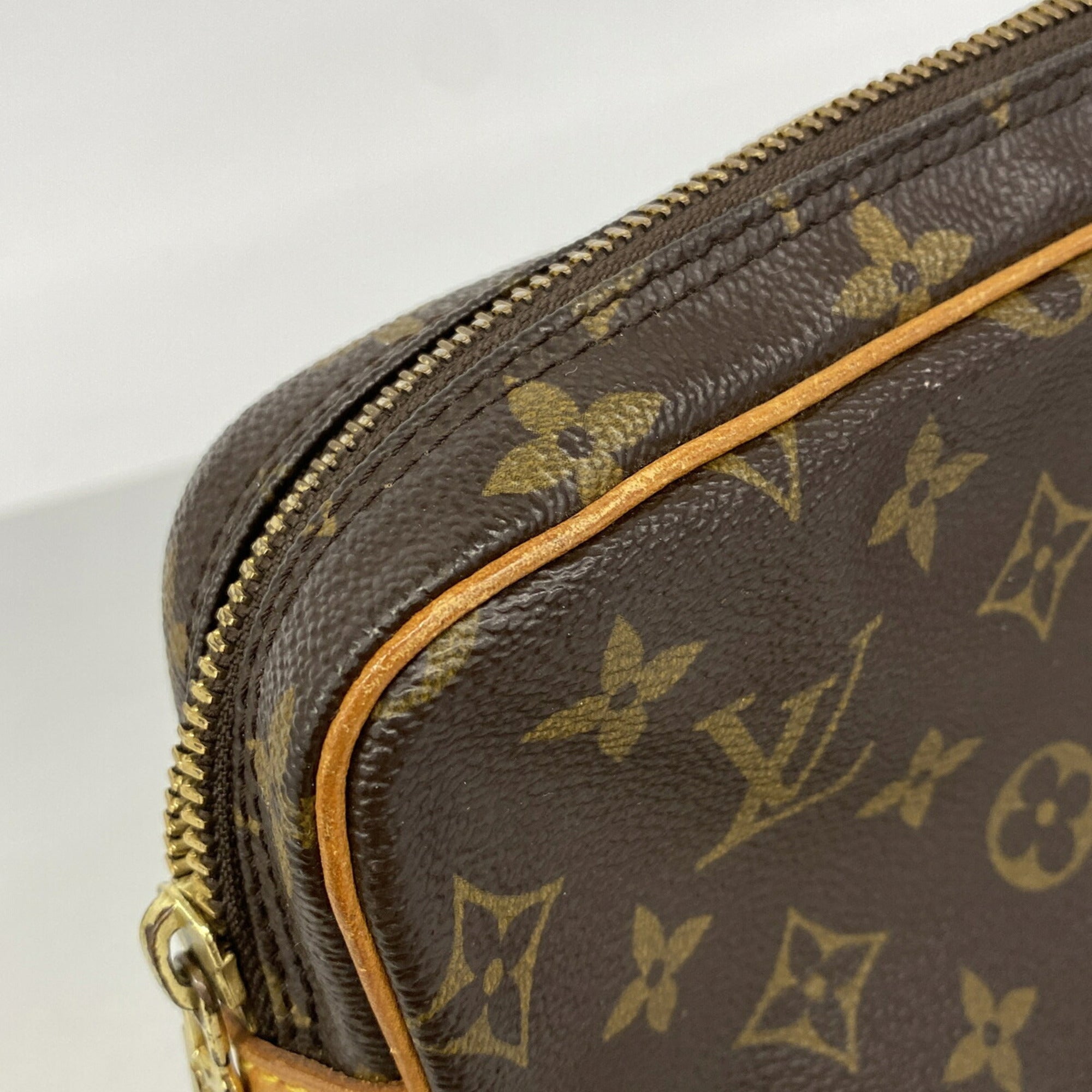 Louis Vuitton Brown Clutch Bag (Pre-Owned)
