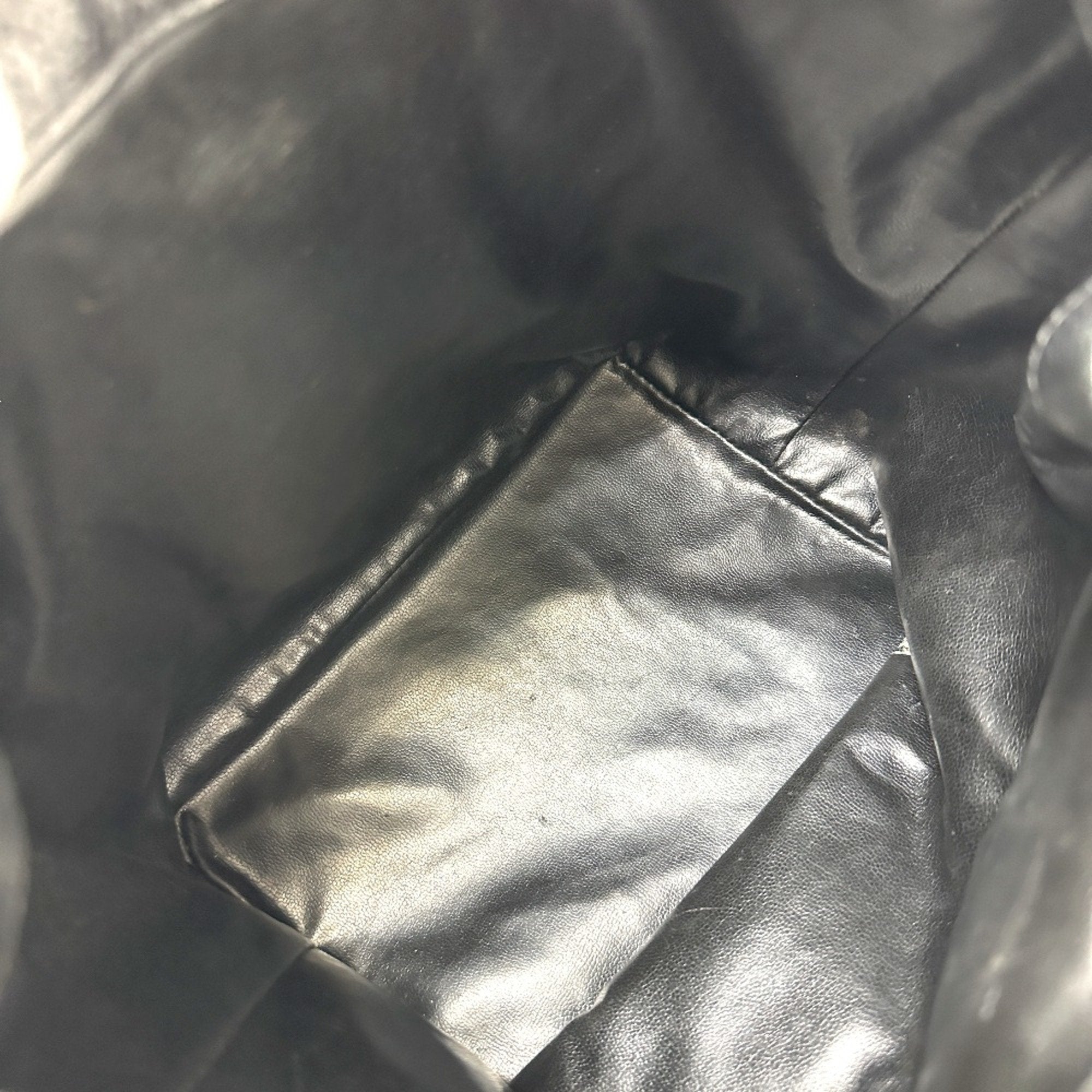Chanel Black Leather Shoulder Bag (Pre-Owned)