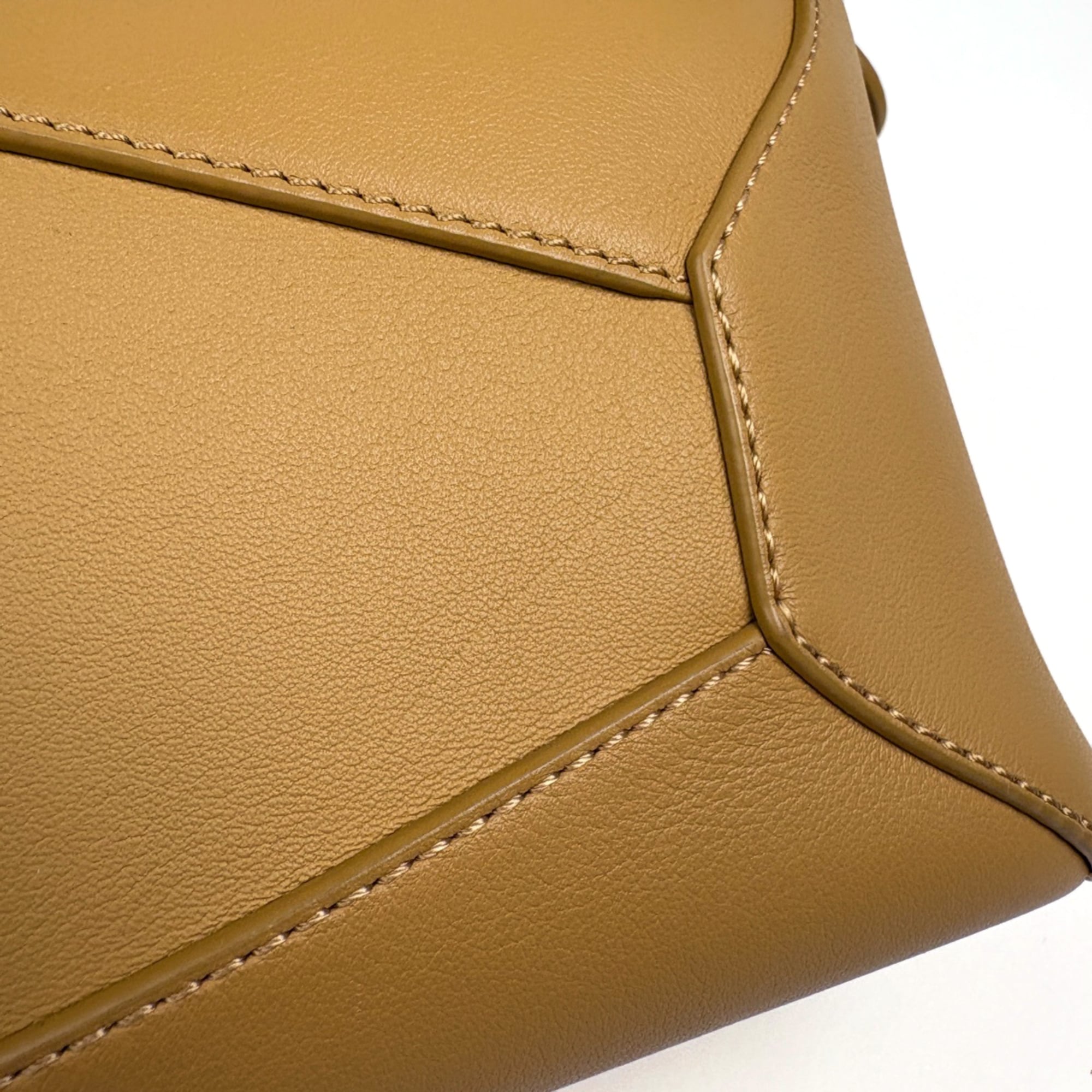 Loewe Beige Yellow Leather Handbag (Pre-Owned)