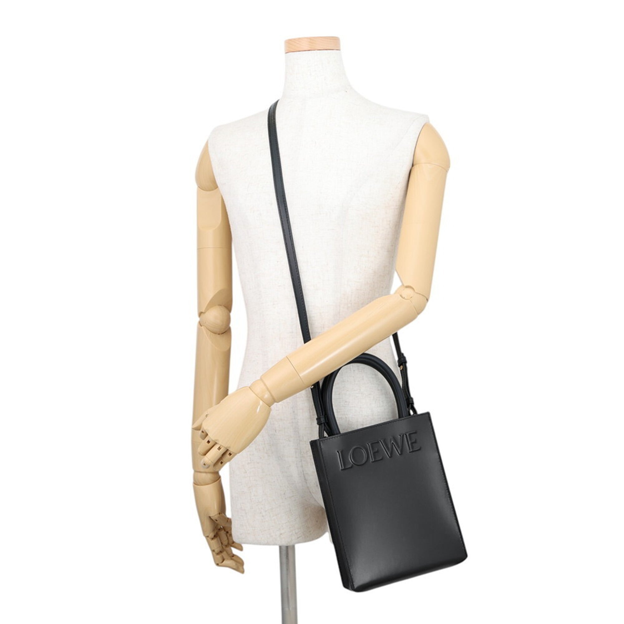 Loewe Black Leather Handbag (Pre-Owned)