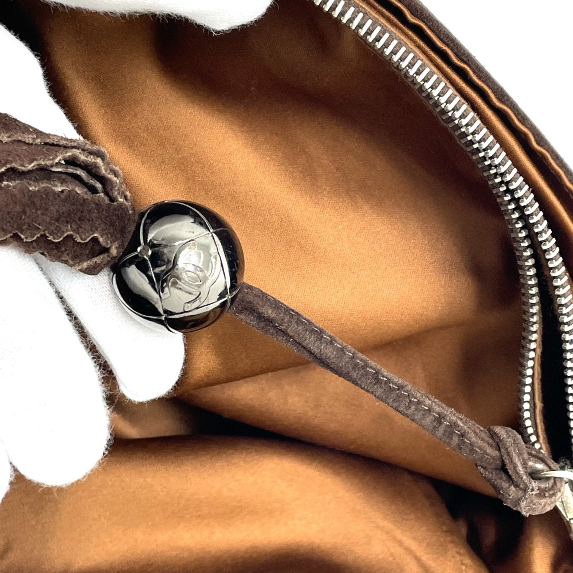 Chanel Brown Leather Shoulder Bag (Pre-Owned)