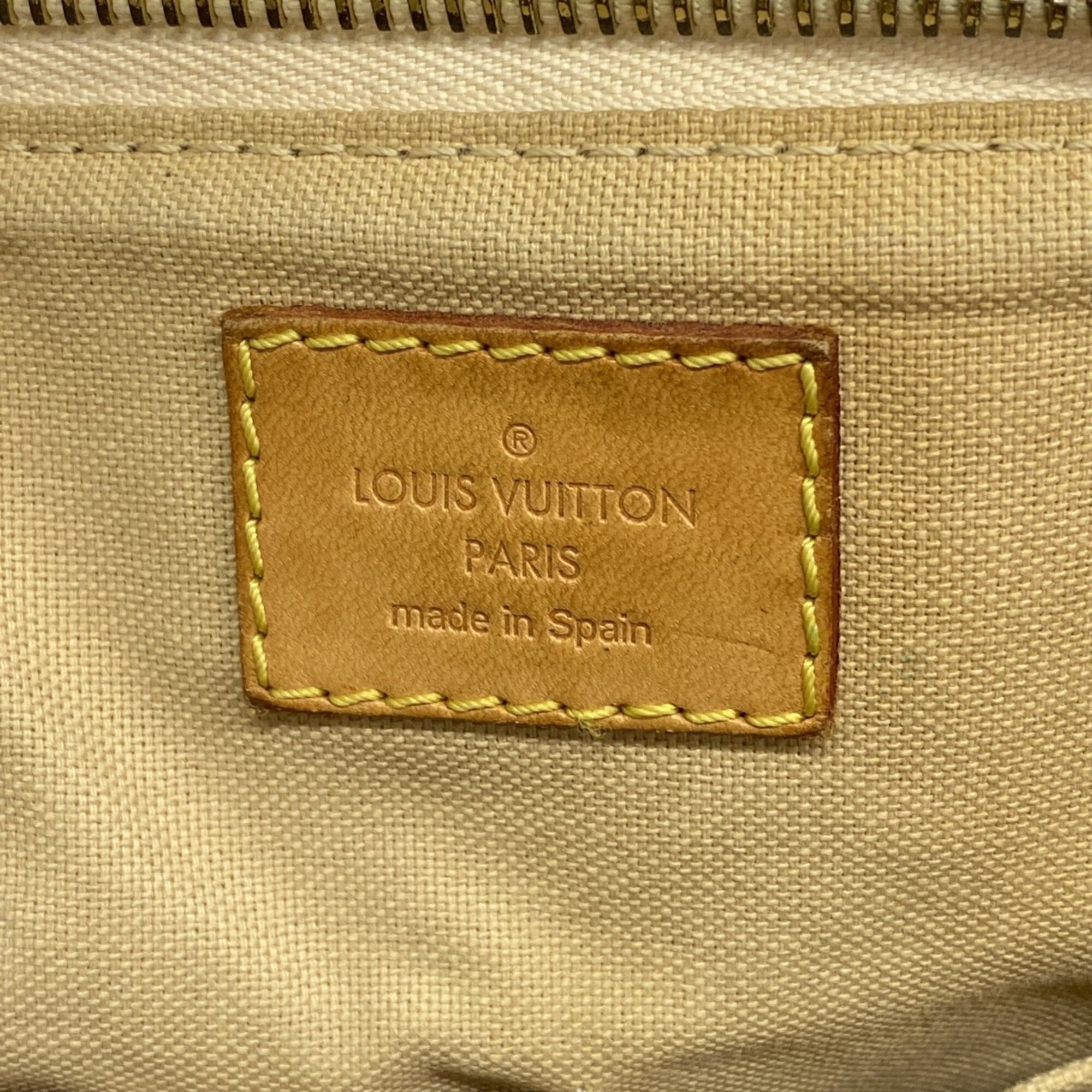 Louis Vuitton White Shoulder Bag (Pre-Owned)