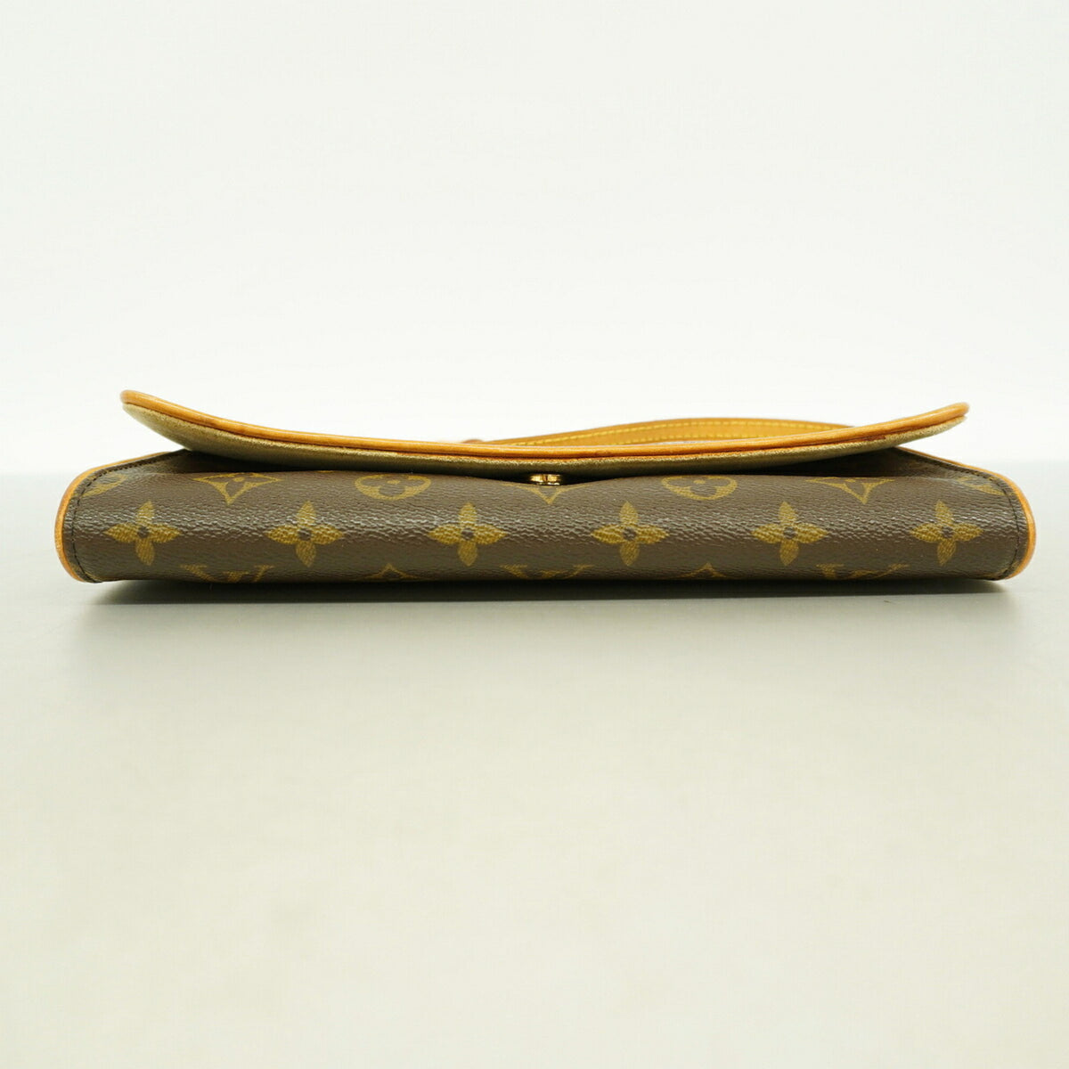 Louis Vuitton Brown Shoulder Bag (Pre-Owned)