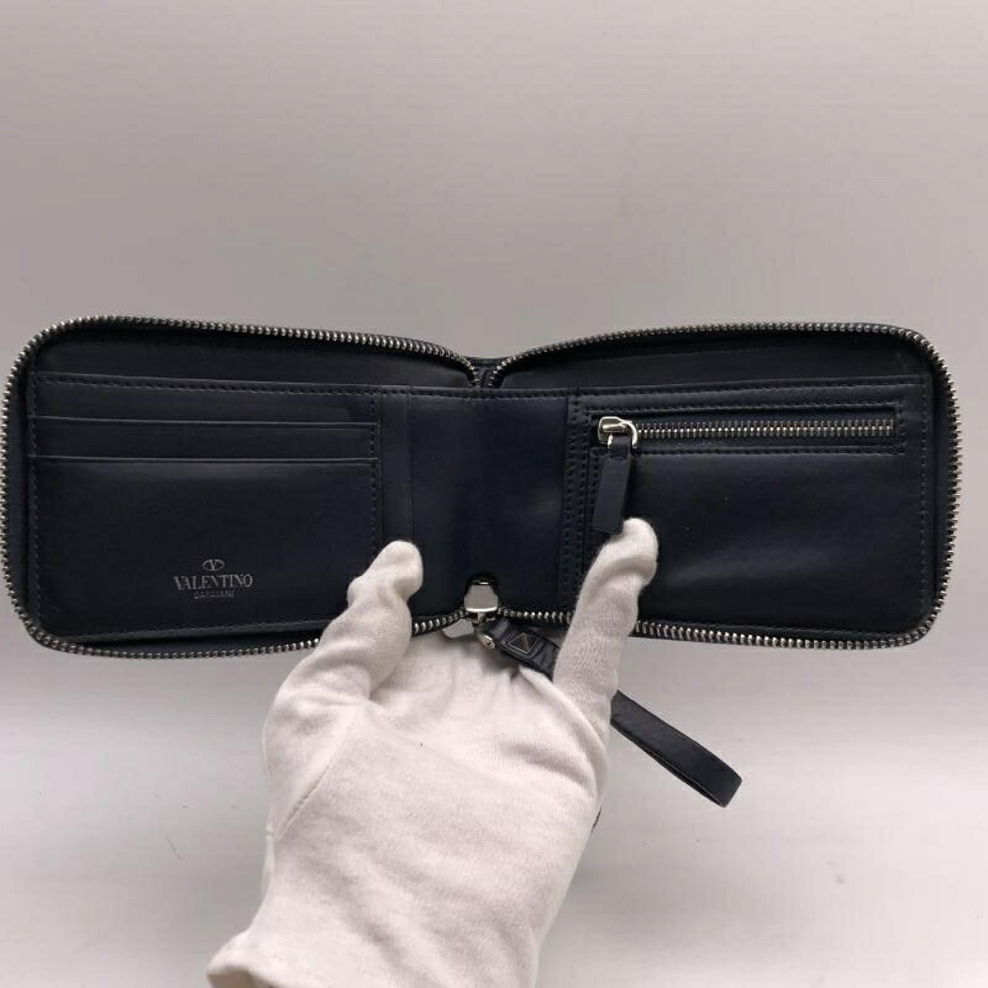 Valentino Garavani Blue Navy Chain/Shoulder Wallet (Pre-Owned)