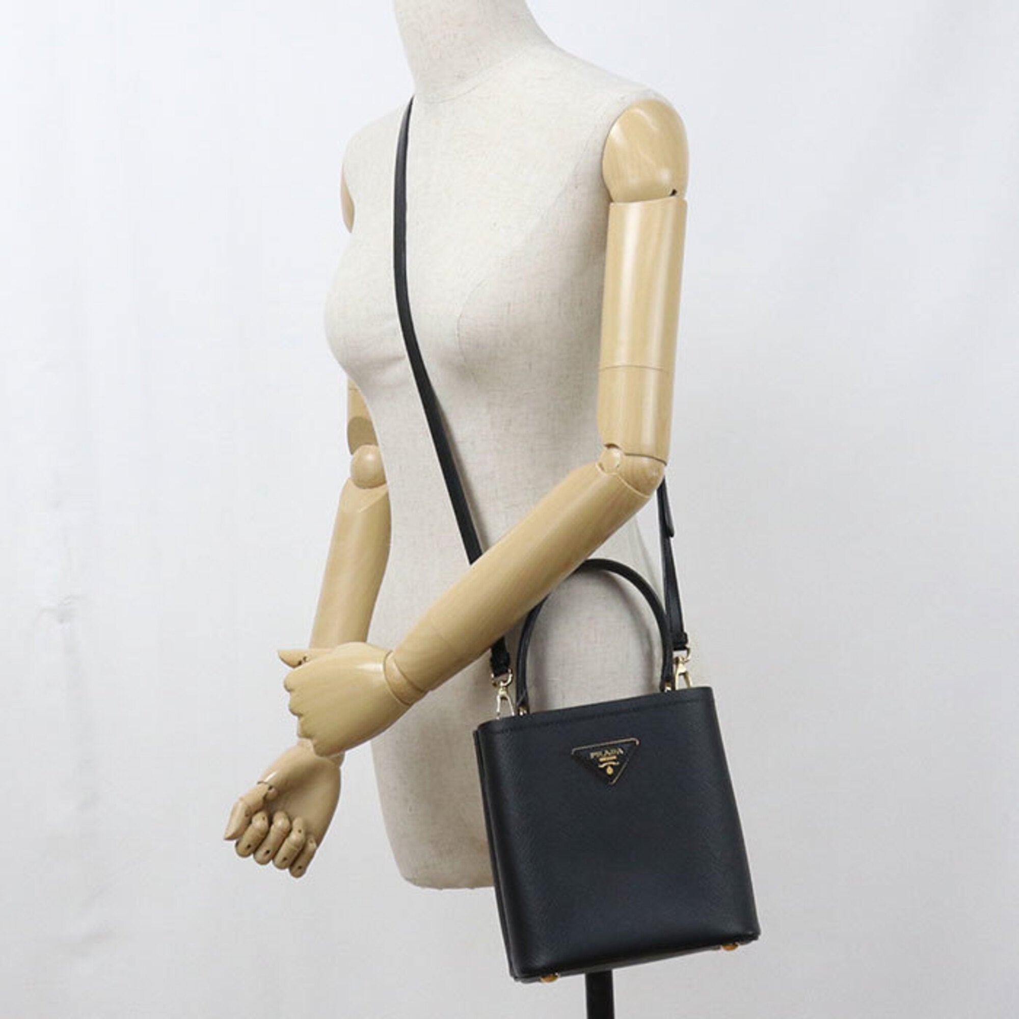 Prada Black Leather Handbag (Pre-Owned)