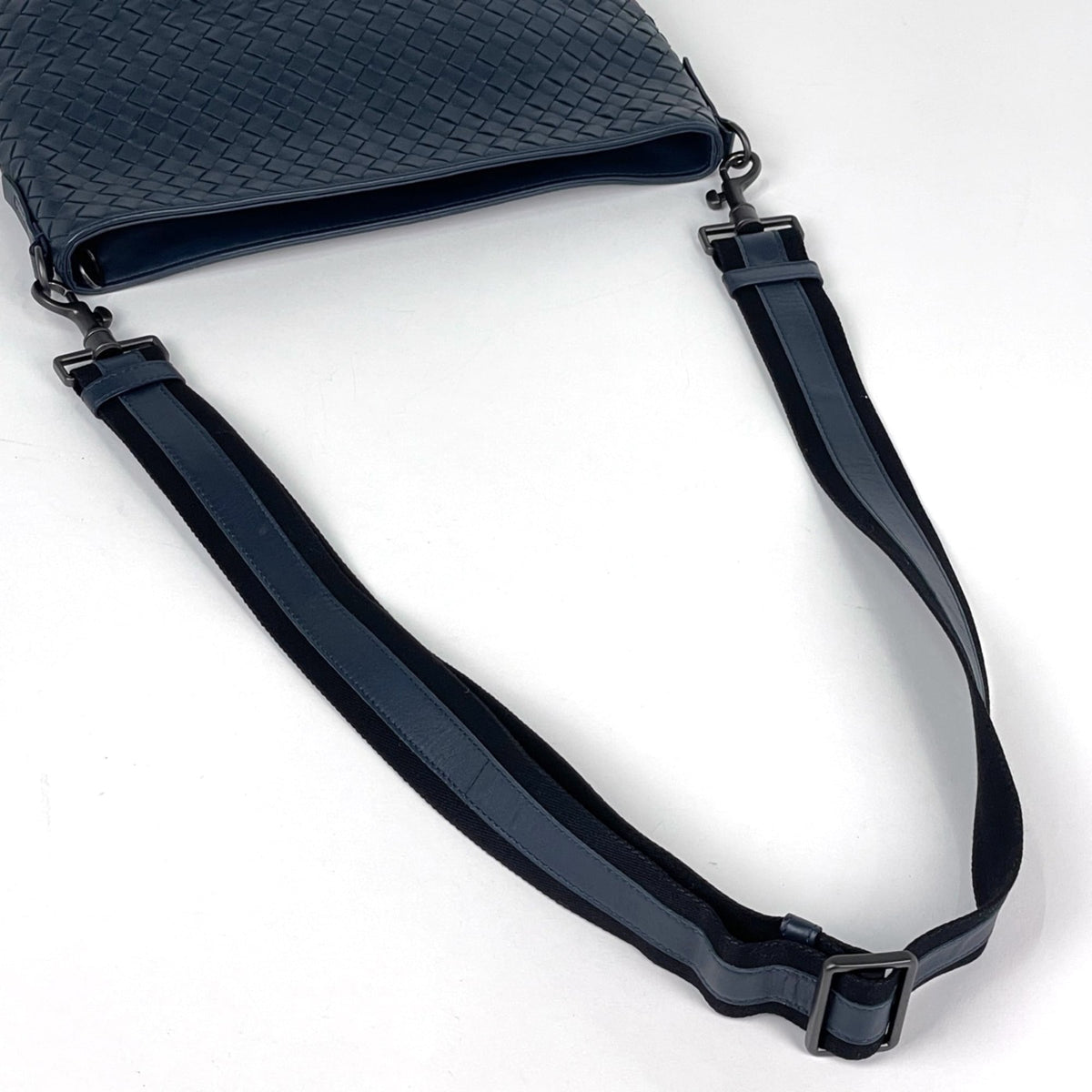 Bottega Veneta Intrecciato Navy Leather Shoulder Bag (Pre-Owned)