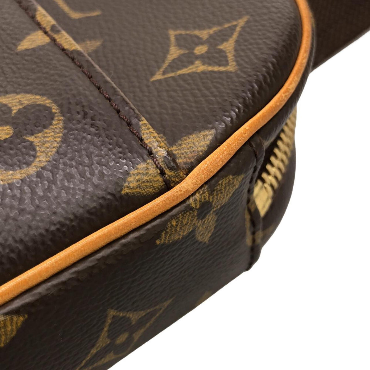 Louis Vuitton Marron Coated Canvas Shoulder Bag (Pre-Owned)