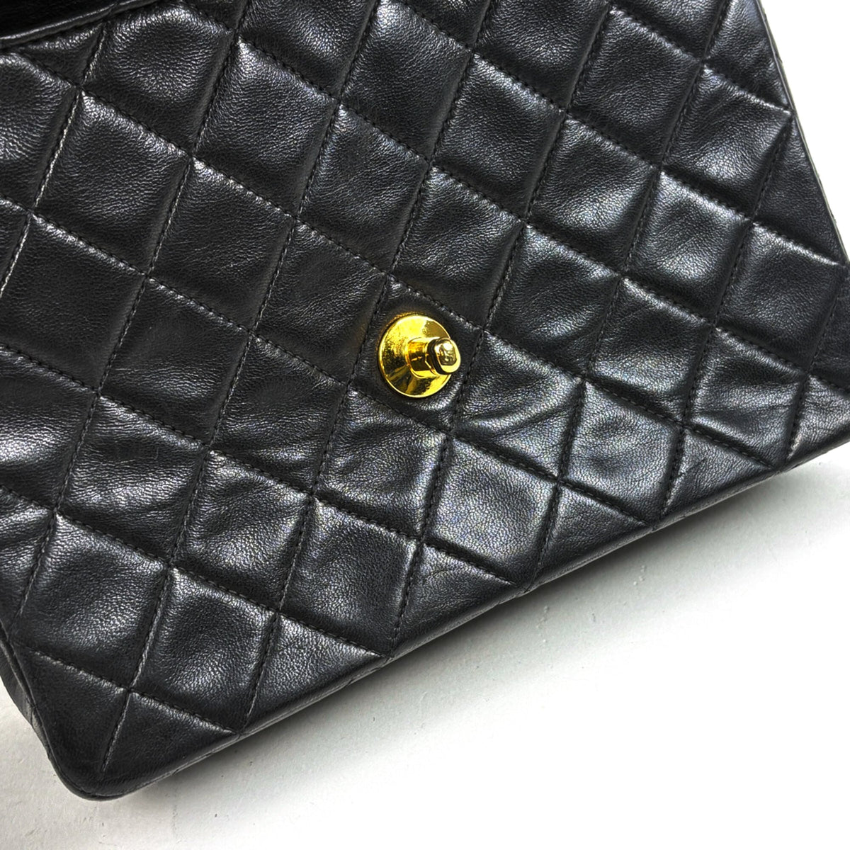 Chanel Black Leather Shoulder Bag (Pre-Owned)