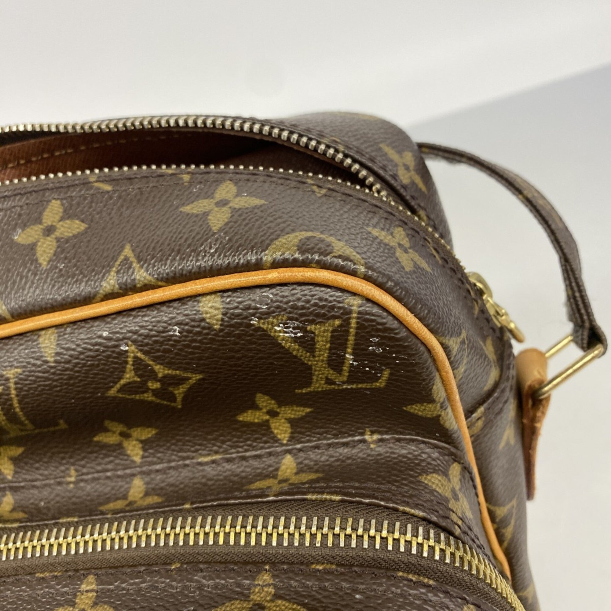 Louis Vuitton Brown Shoulder Bag (Pre-Owned)