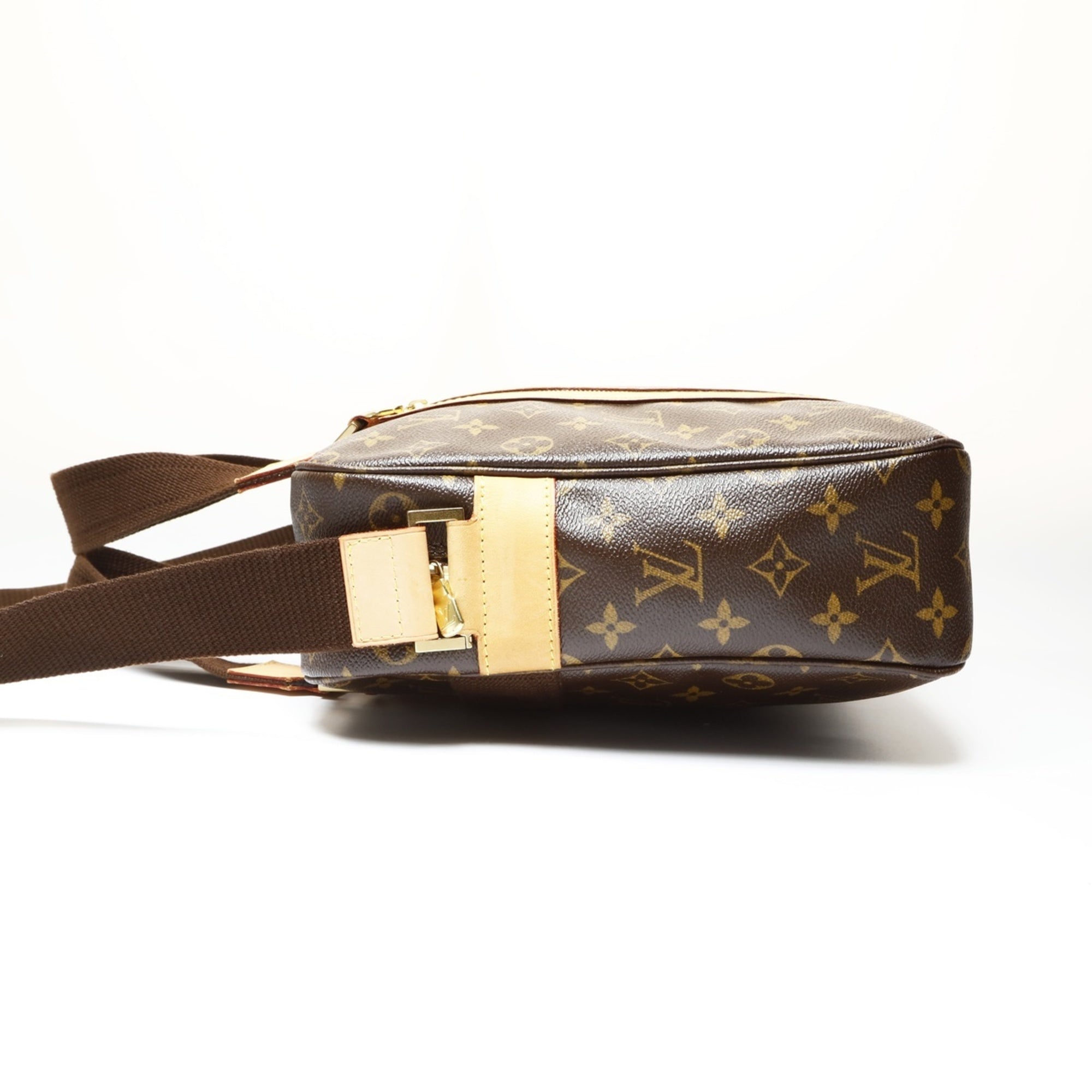 Louis Vuitton Brown Monogram Monogram Shoulder Bag (Pre-Owned)