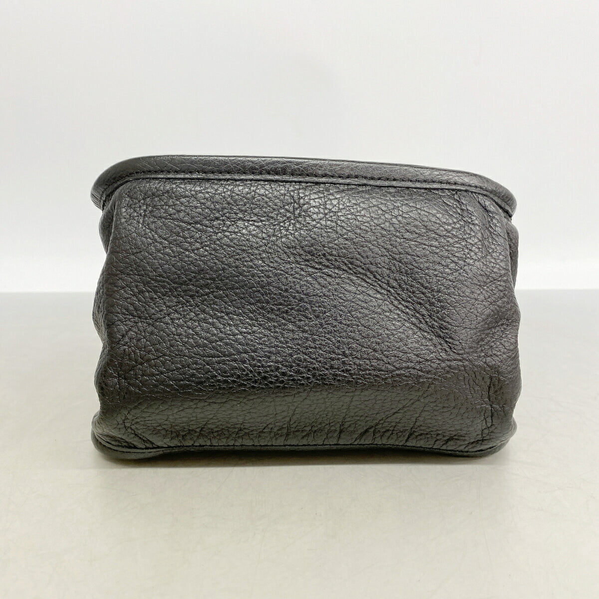 Chanel Black Leather Shoulder Bag (Pre-Owned)
